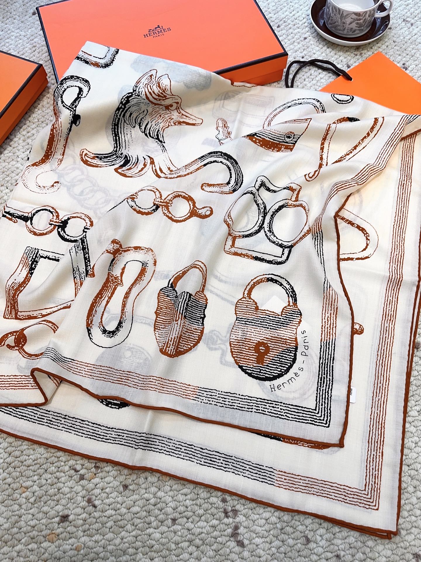 爱马仕(Hermes)【💗】 | “马具故事的诗意回顾”140披肩 【三色 上新❤️】 永远秉承高品质天