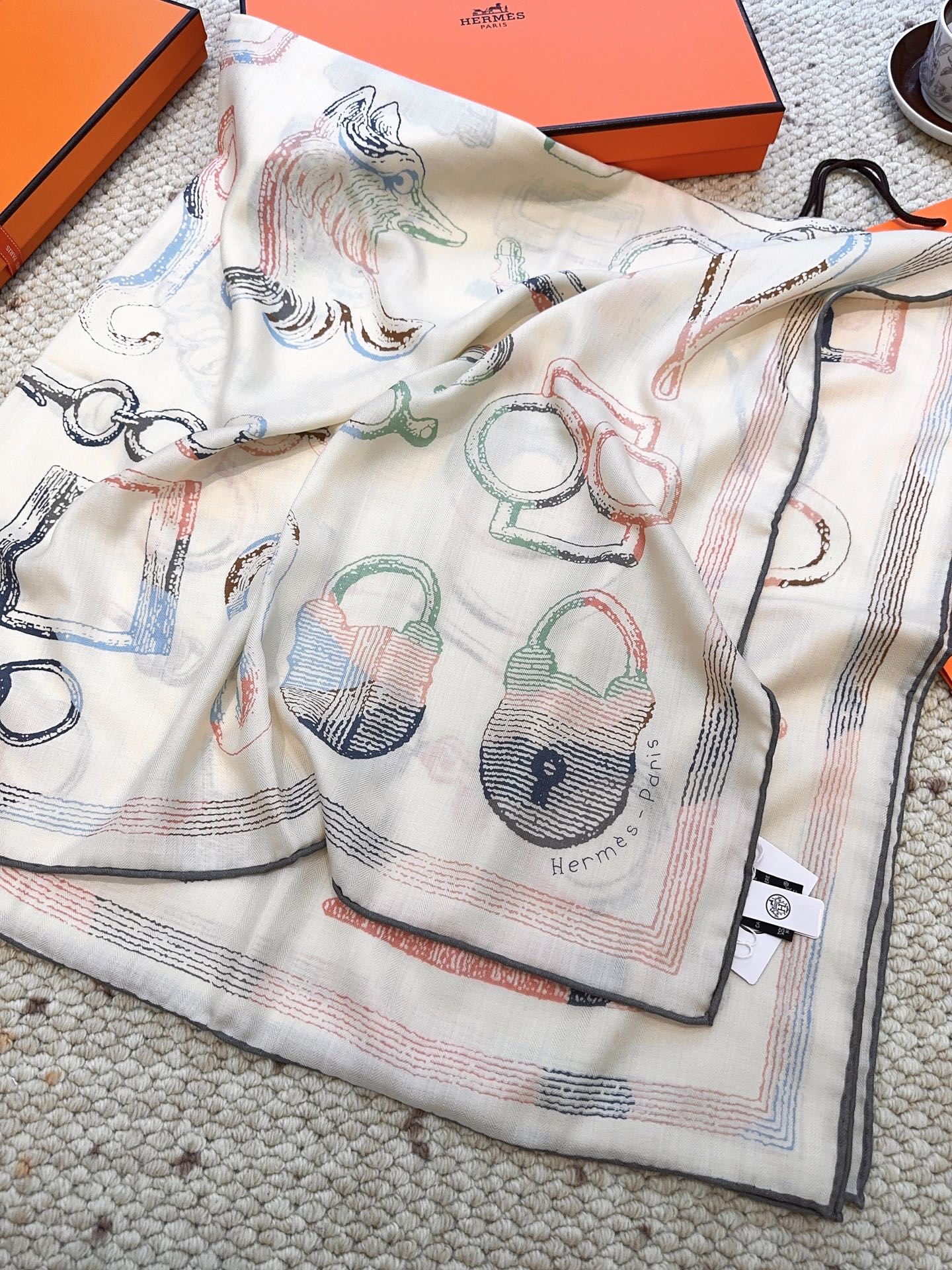 爱马仕(Hermes)【💗】 | “马具故事的诗意回顾”140披肩 【三色 上新❤️】 永远秉承高品质天
