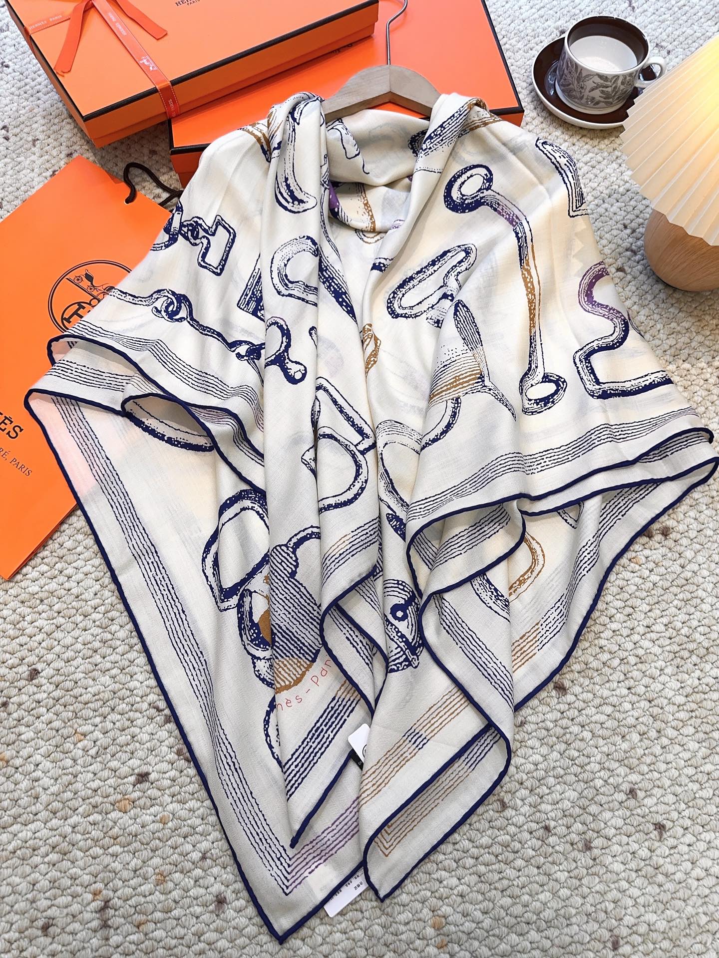 爱马仕(Hermes)【💗】 | “马具故事的诗意回顾”140披肩 【三色 上新❤️】 永远秉承高品质天
