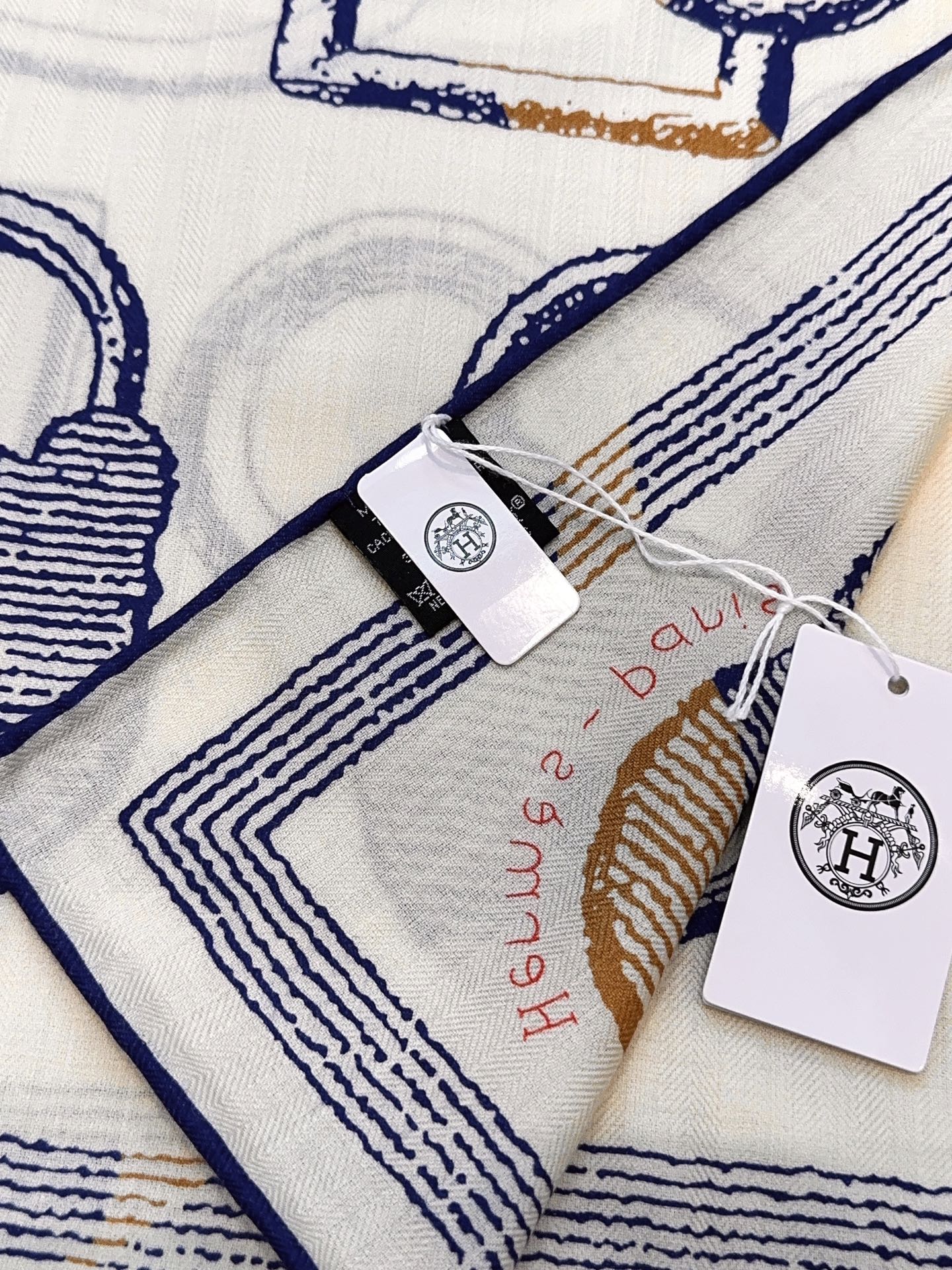 爱马仕(Hermes)【💗】 | “马具故事的诗意回顾”140披肩 【三色 上新❤️】 永远秉承高品质天