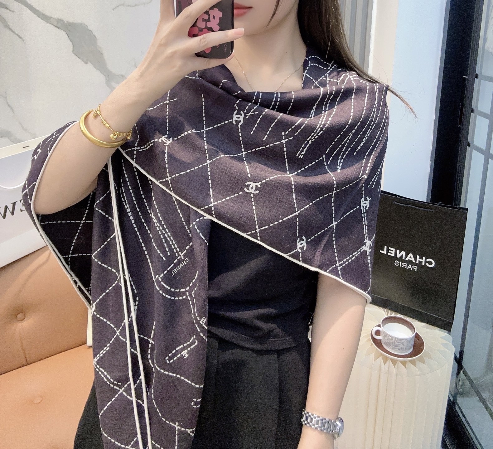 香奈儿（CHANEL） 上新❤️ 140*140 丝毛 台版印花 黑白二色 高级都市新贵！山茶花的再一次