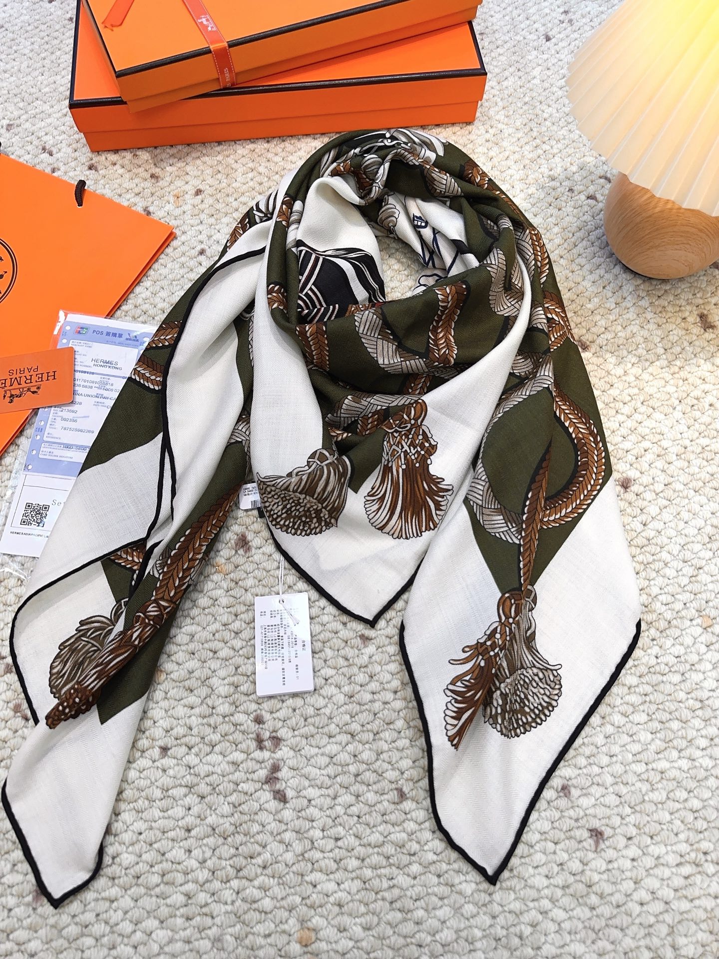 爱马仕（Hermes）上新💕【爱马仕2025春夏 】这款点睛配饰可以多种方式佩戴，与任何服饰皆搭配得宜。