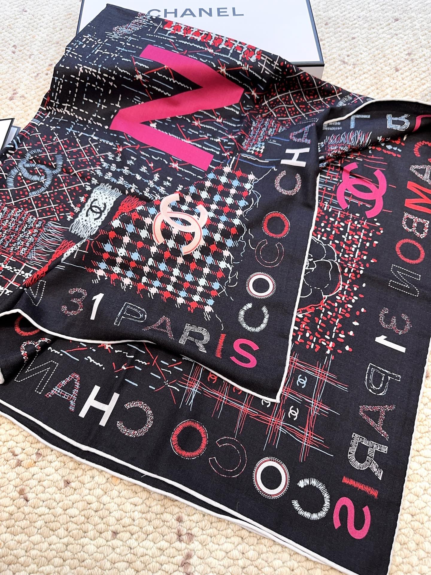 香奈儿上新❤️【Chanel】 经典茶花优雅Coco风，Chanel最新丝绒大方巾~气质到骨子里，香奶奶