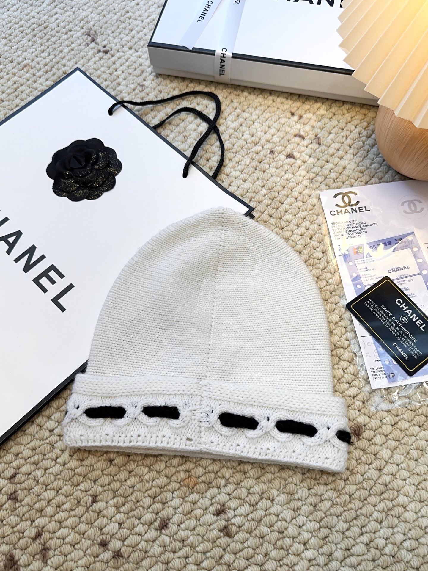 ￥415 围巾  帽子 可单选
上新！Chanel（香奈儿）拼色条纹围巾
选用羊毛混纺材质 7针拔花工艺