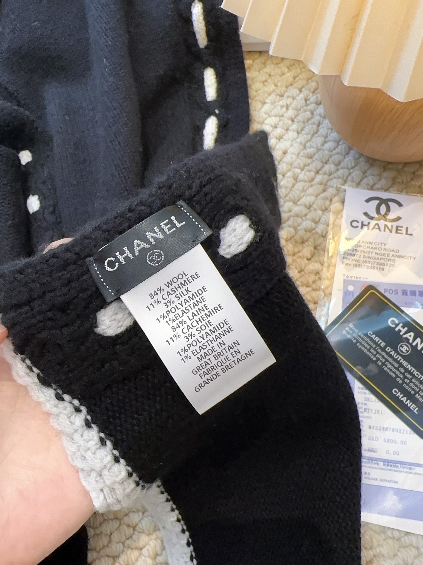 ￥415 围巾  帽子 可单选
上新！Chanel（香奈儿）拼色条纹围巾
选用羊毛混纺材质 7针拔花工艺