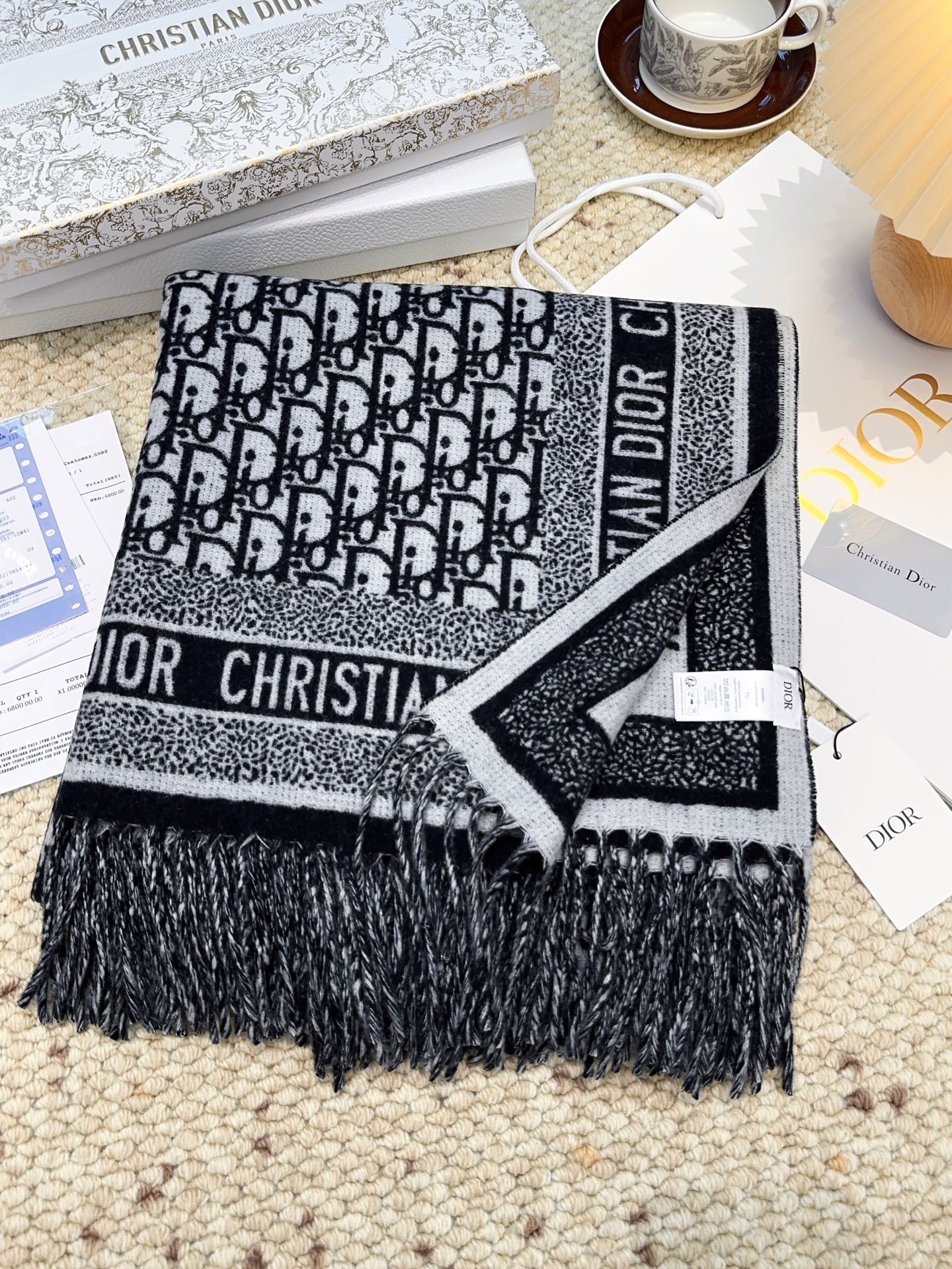 ✔️【顶级版本】DIOR 迪奥CD提花logo印花大方巾围巾披肩毛毯三用，这款围巾超级大，尺寸达到140