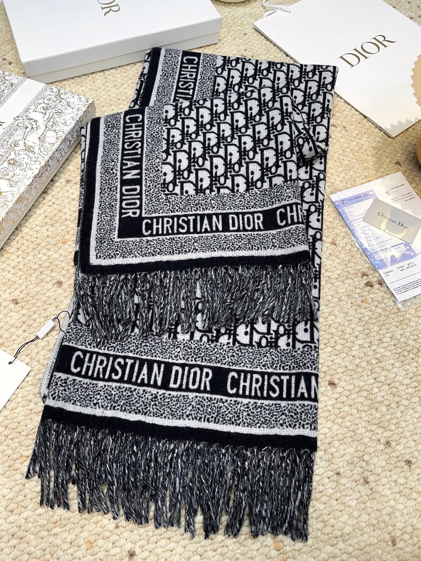 ✔️【顶级版本】DIOR 迪奥CD提花logo印花大方巾围巾披肩毛毯三用，这款围巾超级大，尺寸达到140