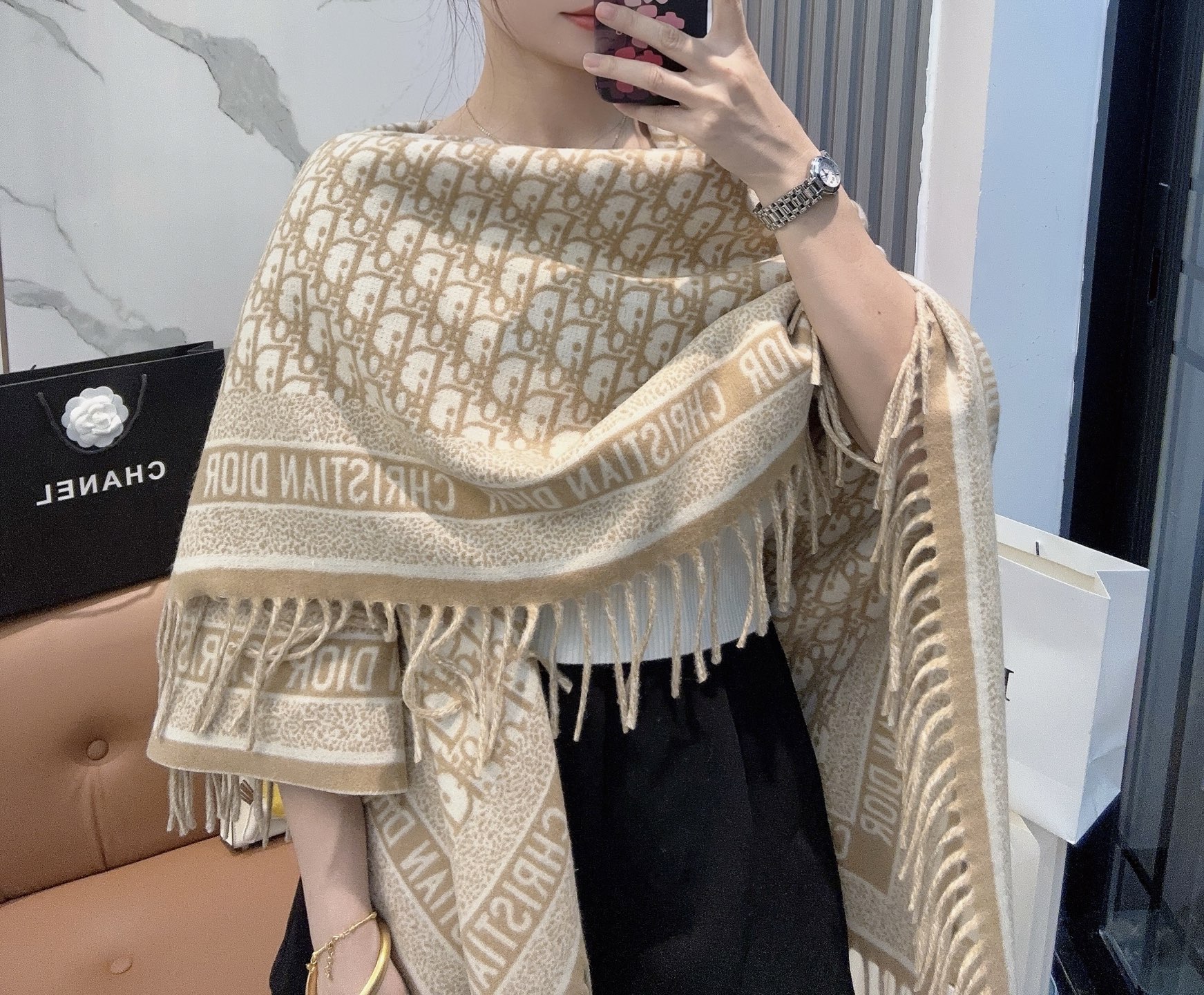 ✔️【顶级版本】DIOR 迪奥CD提花logo印花大方巾围巾披肩毛毯三用，这款围巾超级大，尺寸达到140