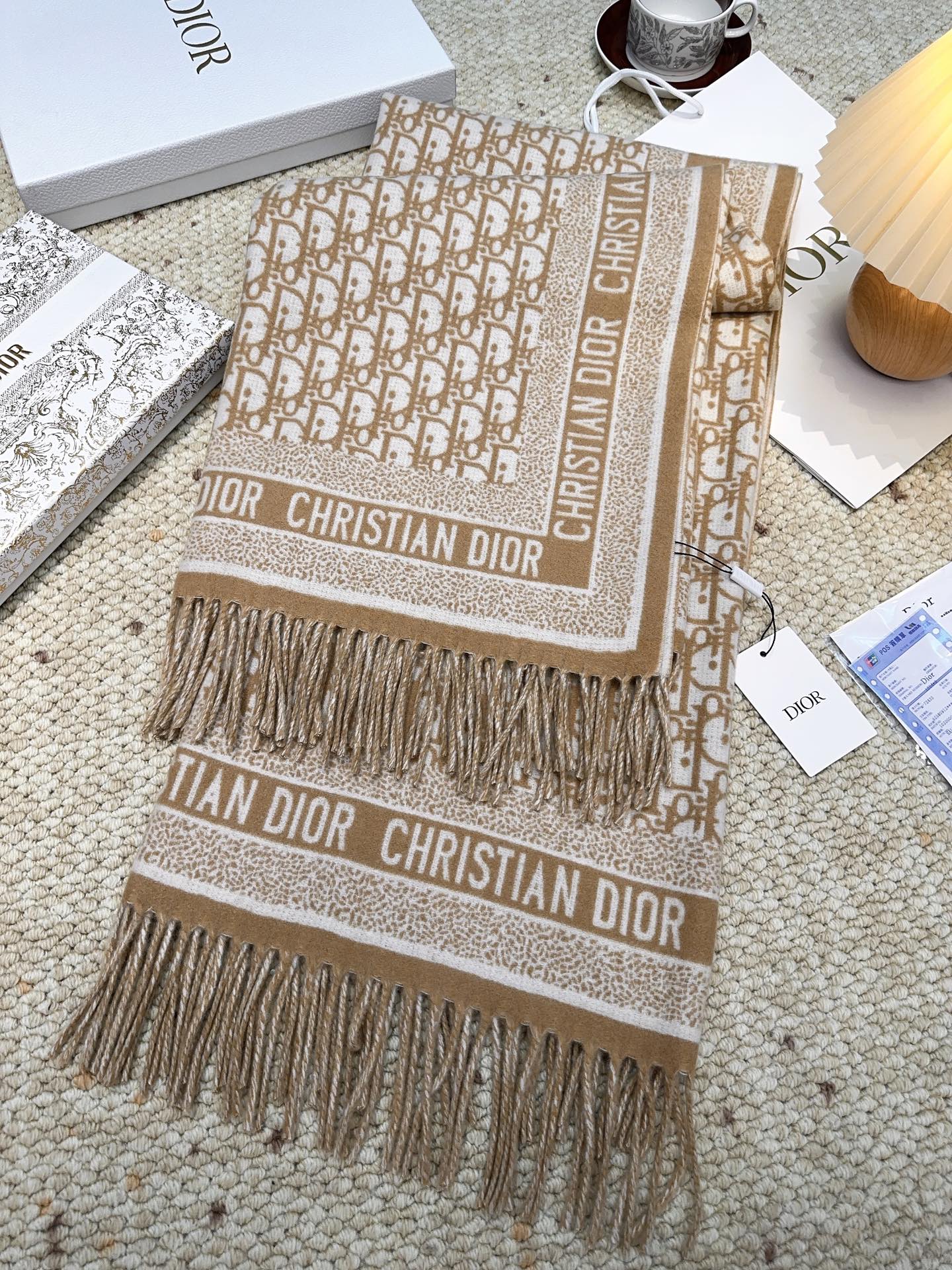 ✔️【顶级版本】DIOR 迪奥CD提花logo印花大方巾围巾披肩毛毯三用，这款围巾超级大，尺寸达到140