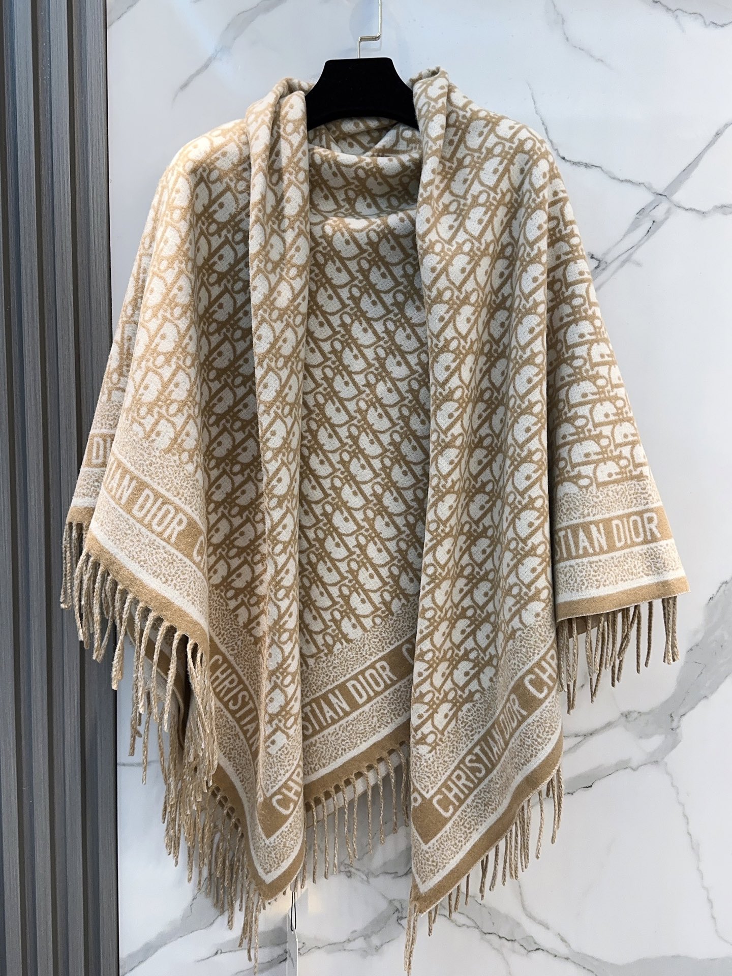 ✔️【顶级版本】DIOR 迪奥CD提花logo印花大方巾围巾披肩毛毯三用，这款围巾超级大，尺寸达到140