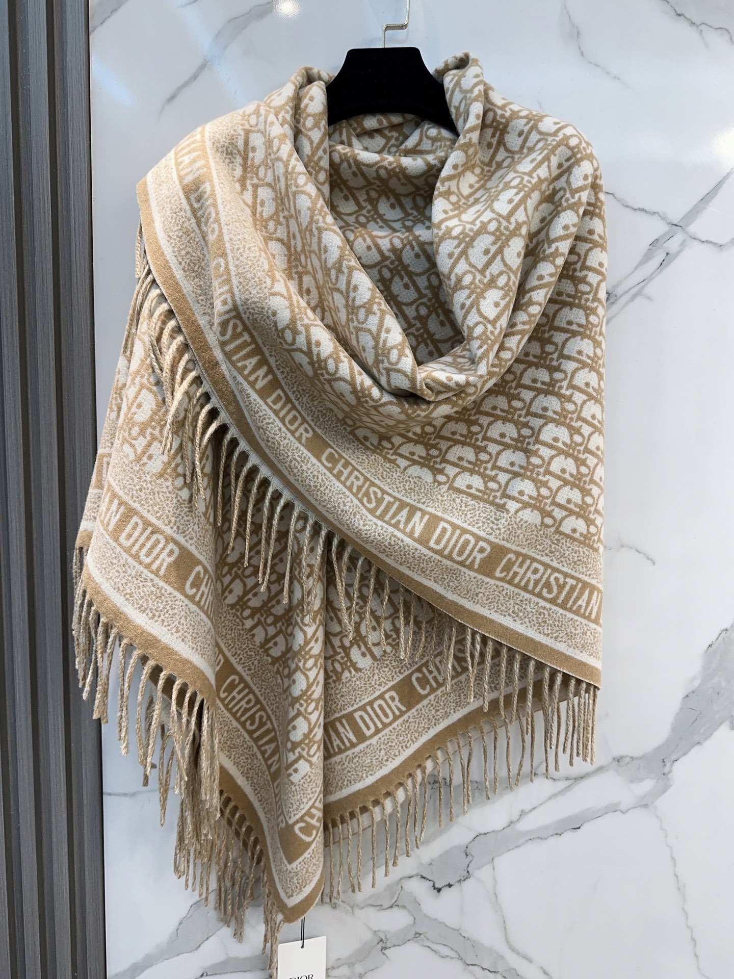 ✔️【顶级版本】DIOR 迪奥CD提花logo印花大方巾围巾披肩毛毯三用，这款围巾超级大，尺寸达到140