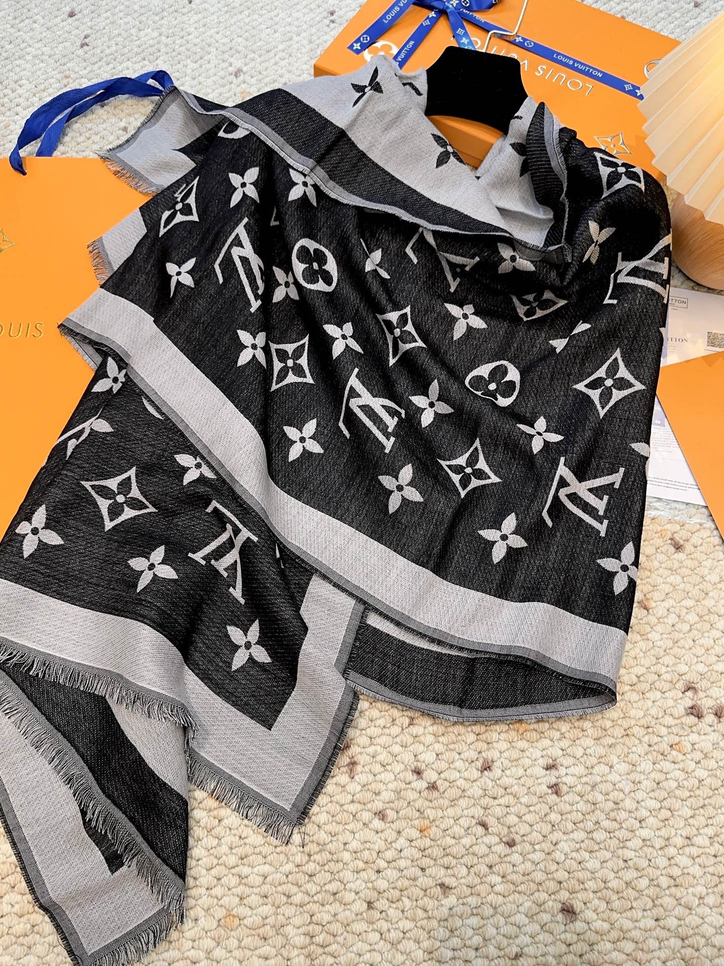 L家羊绒新款 买了都说好看‼️推荐💕双面双色羊绒长巾‼️驴家ZG爆款🎁💟立体呈现图案纹路实物档次极高👍👍