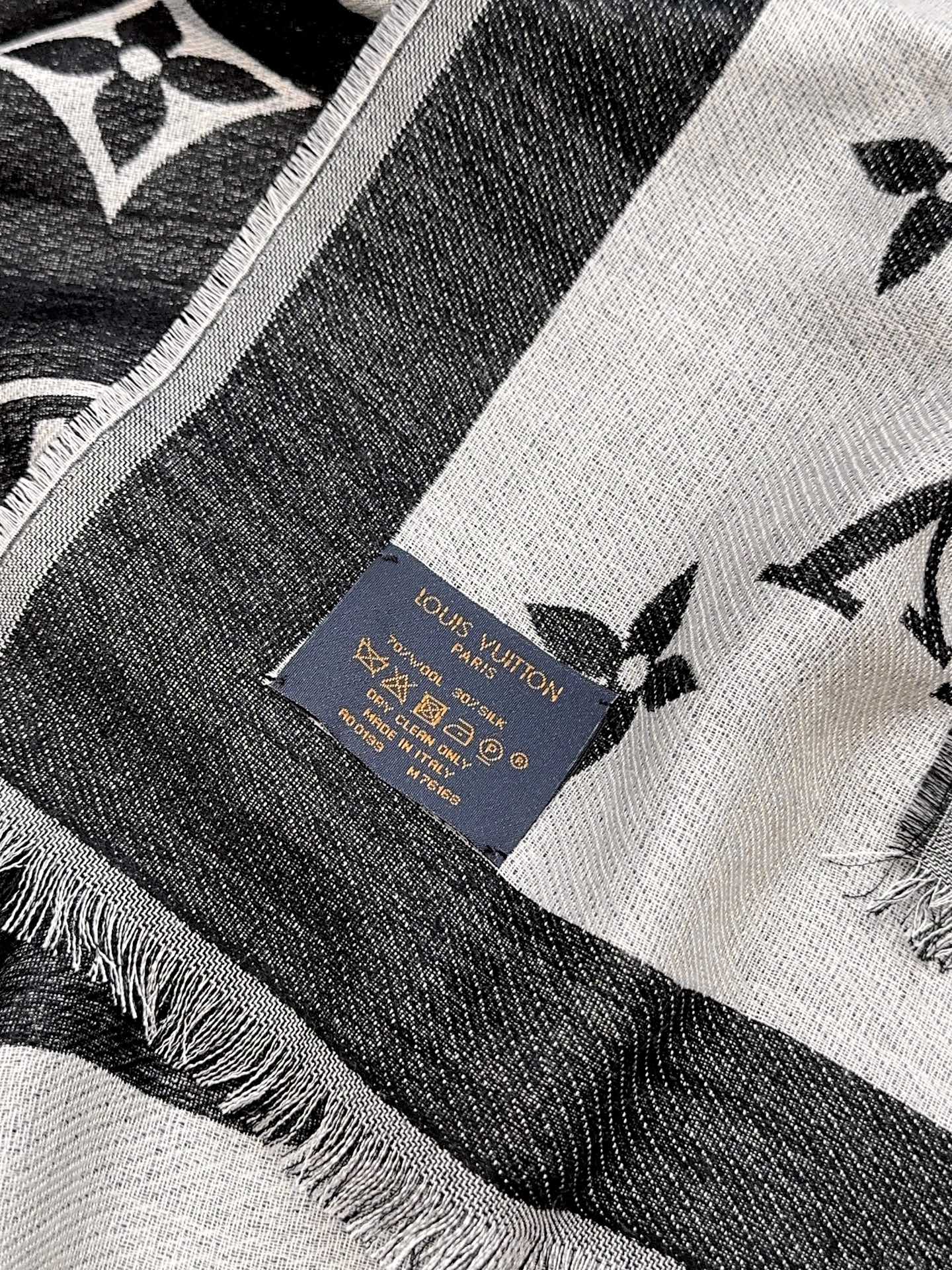 L家羊绒新款 买了都说好看‼️推荐💕双面双色羊绒长巾‼️驴家ZG爆款🎁💟立体呈现图案纹路实物档次极高👍👍