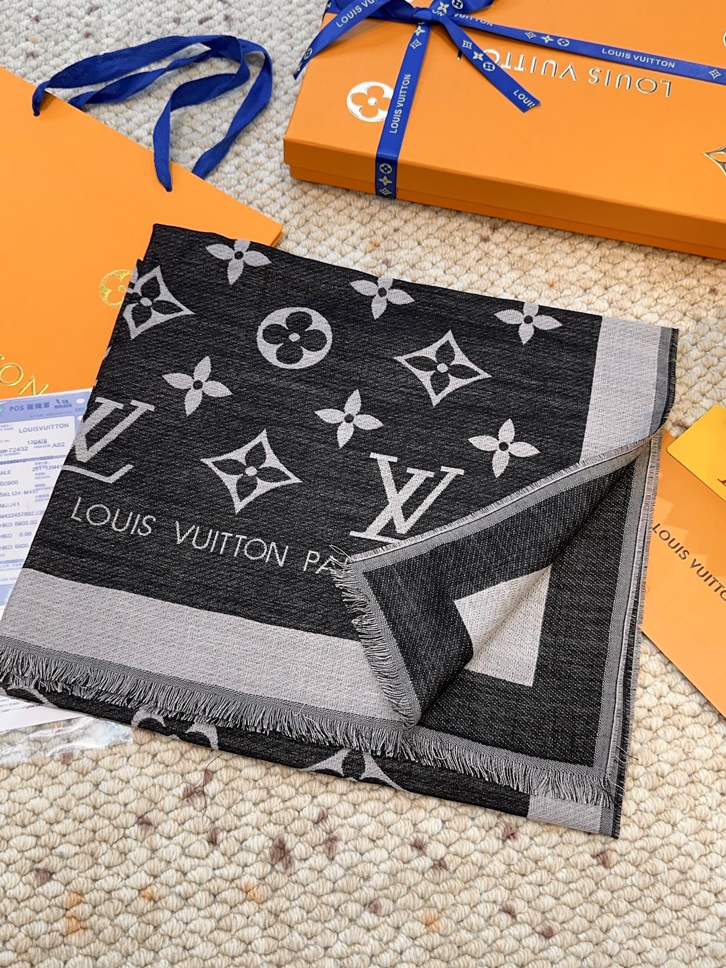 L家羊绒新款 买了都说好看‼️推荐💕双面双色羊绒长巾‼️驴家ZG爆款🎁💟立体呈现图案纹路实物档次极高👍👍