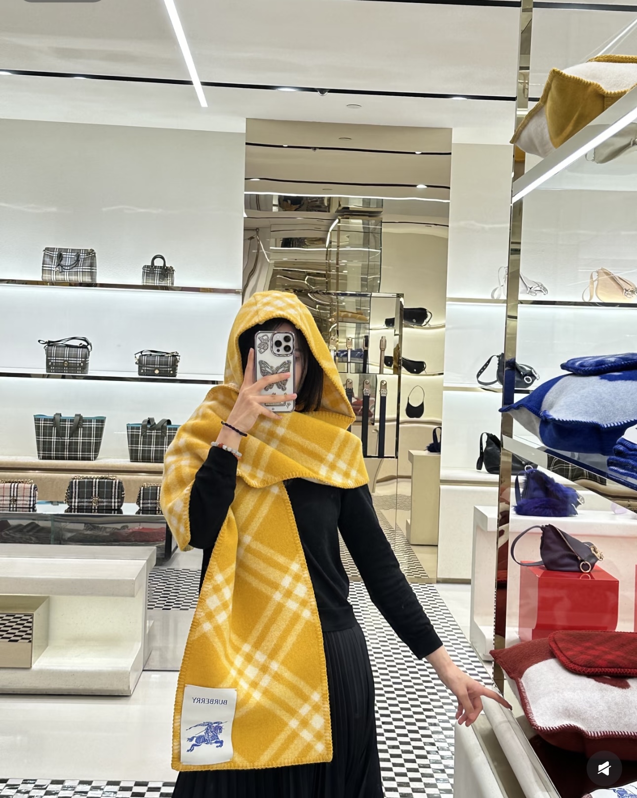 𝐁𝐔𝐑𝐁𝐄𝐑𝐑𝐘 走秀款🔥《骑士马连帽围巾》Size：195x30cm 100%羊毛 马术骑士徽标落款，