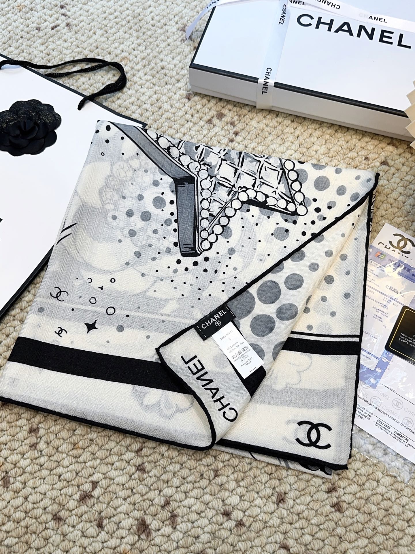 香奈儿（CHANEL）140*140上新❤️【真丝丝绒款】Chanel 【▪️温柔而娴静，logo优雅气