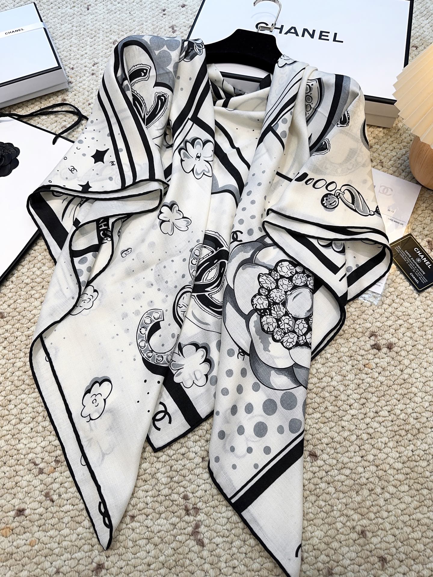 香奈儿（CHANEL）140*140上新❤️【真丝丝绒款】Chanel 【▪️温柔而娴静，logo优雅气