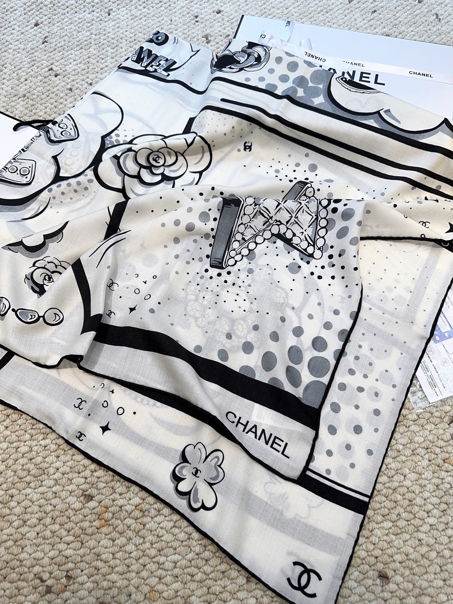 香奈儿（CHANEL）140*140上新❤️【真丝丝绒款】Chanel 【▪️温柔而娴静，logo优雅气