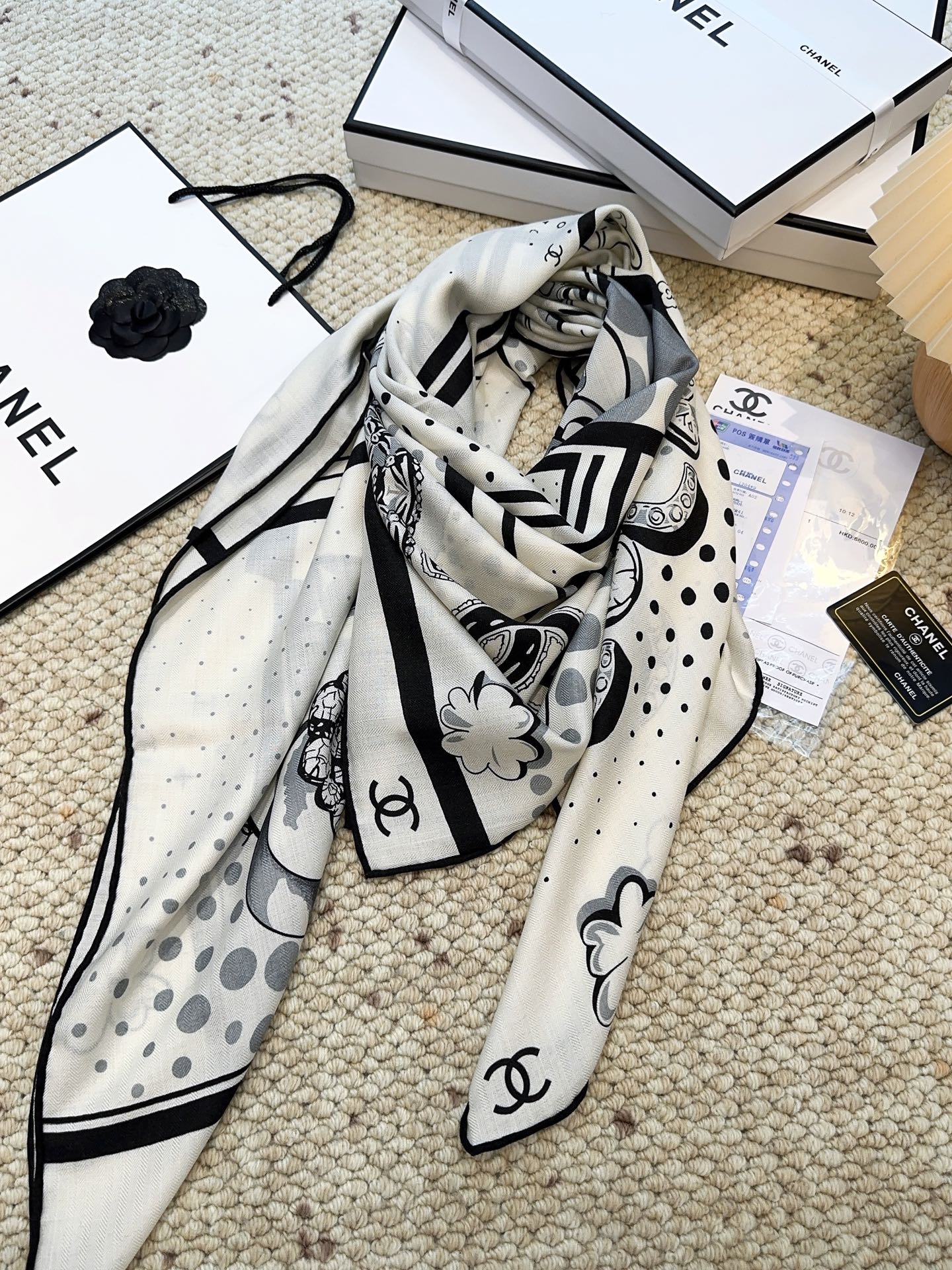 香奈儿（CHANEL）140*140上新❤️【真丝丝绒款】Chanel 【▪️温柔而娴静，logo优雅气