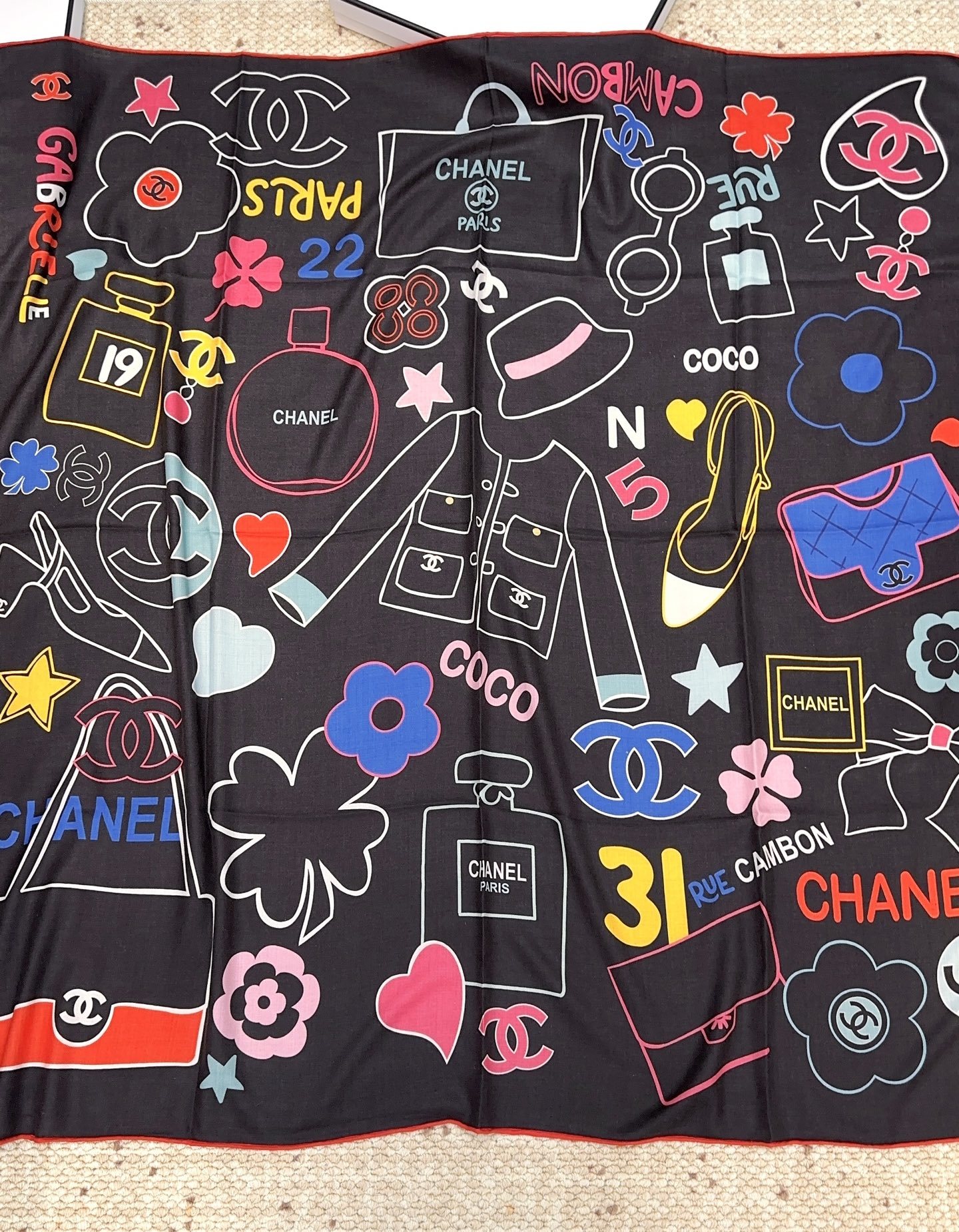 香奈儿(CHANEL)140*140上新❤️【真丝丝绒款】Chanel 【▪️温柔而娴静,logo优雅气