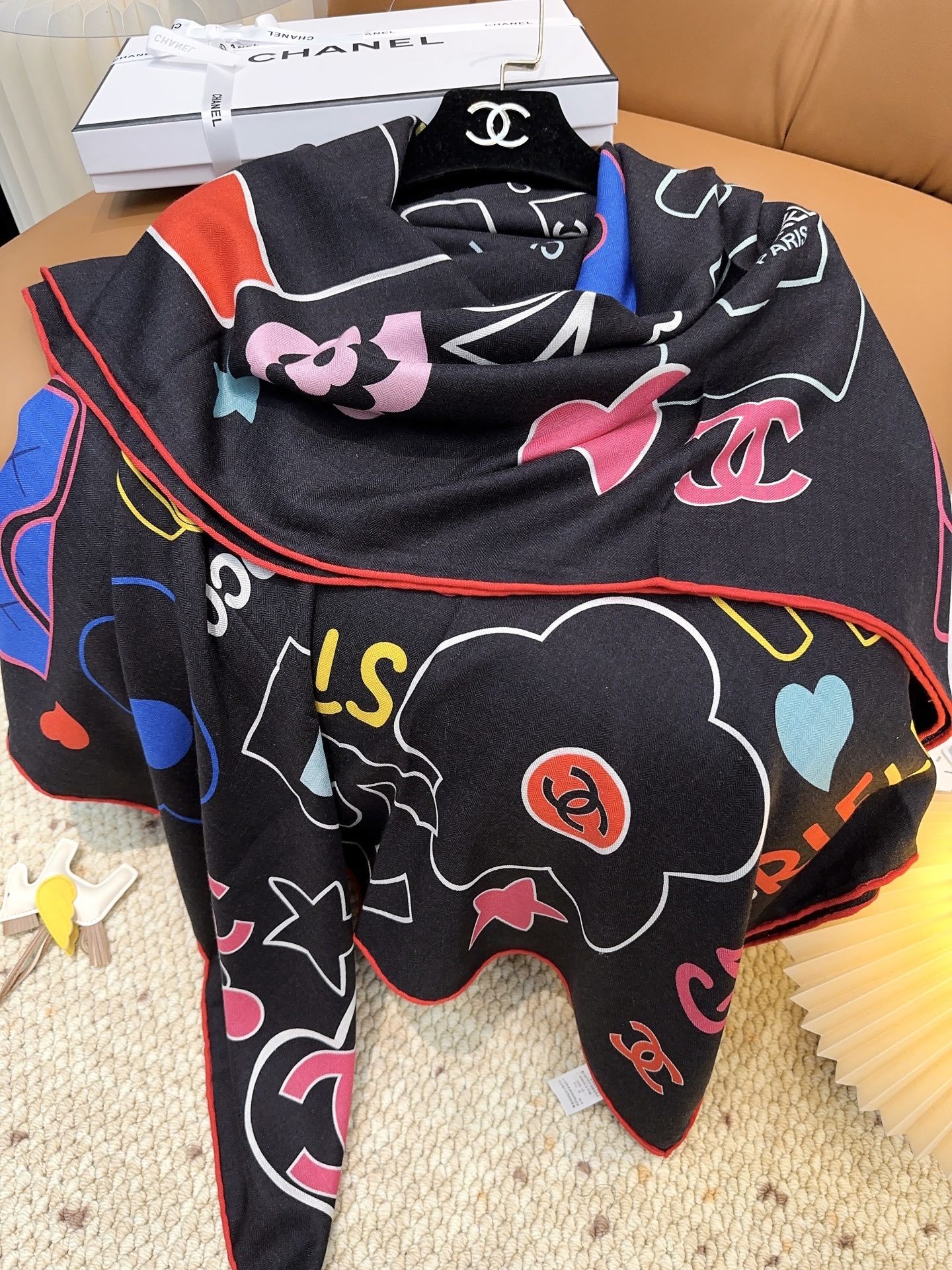 香奈儿(CHANEL)140*140上新❤️【真丝丝绒款】Chanel 【▪️温柔而娴静,logo优雅气