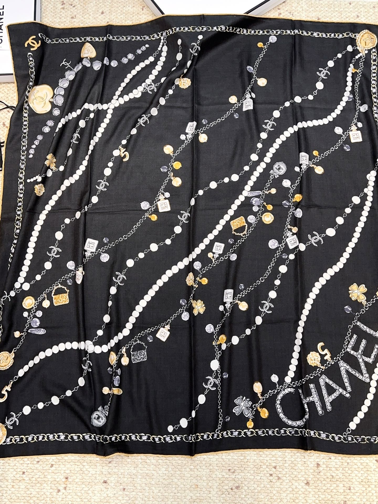 香奈儿(CHANEL)(珍珠项链)140*140上新❤️【真丝丝绒款】Chanel 【▪️温柔而娴静,l