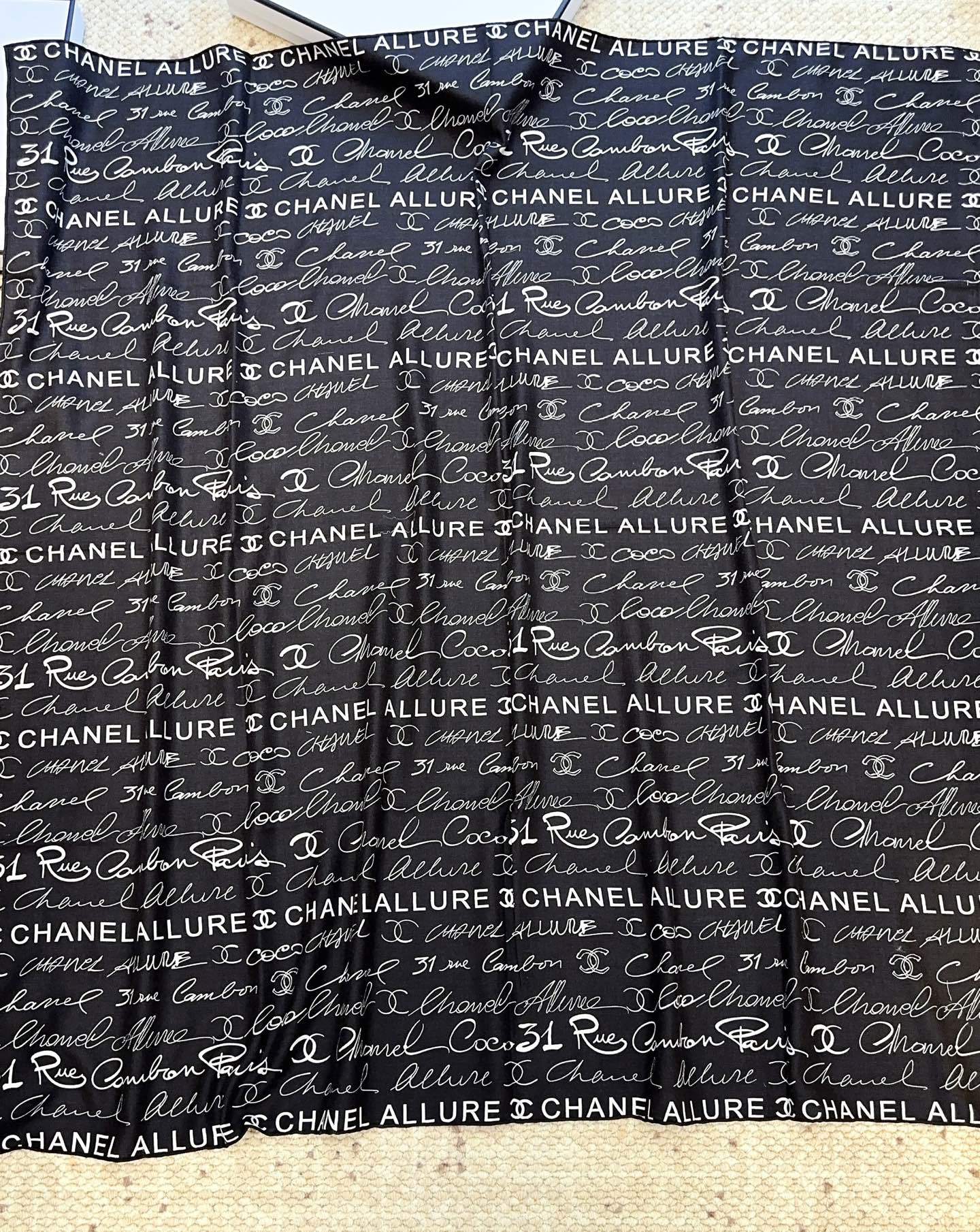 香奈儿上新❤️【Chanel】 经典茶花优雅Coco风,Chanel最新丝绒大方巾~气质到骨子里,香奶奶