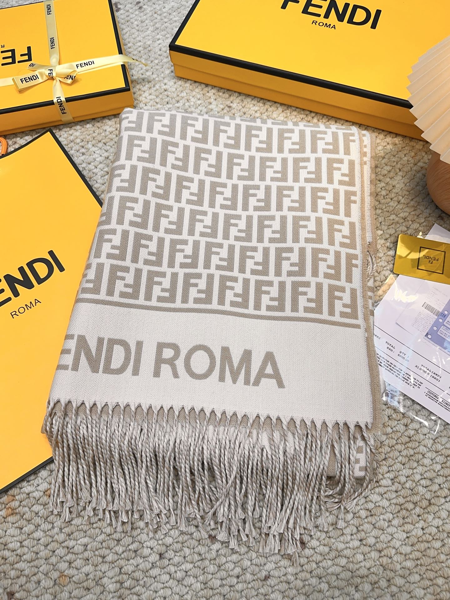 【▪️同步专柜！Fendi限量款斗篷披肩】重磅！！精心打造！！此款FF披风是Fendi芬迪秋冬限量新款！