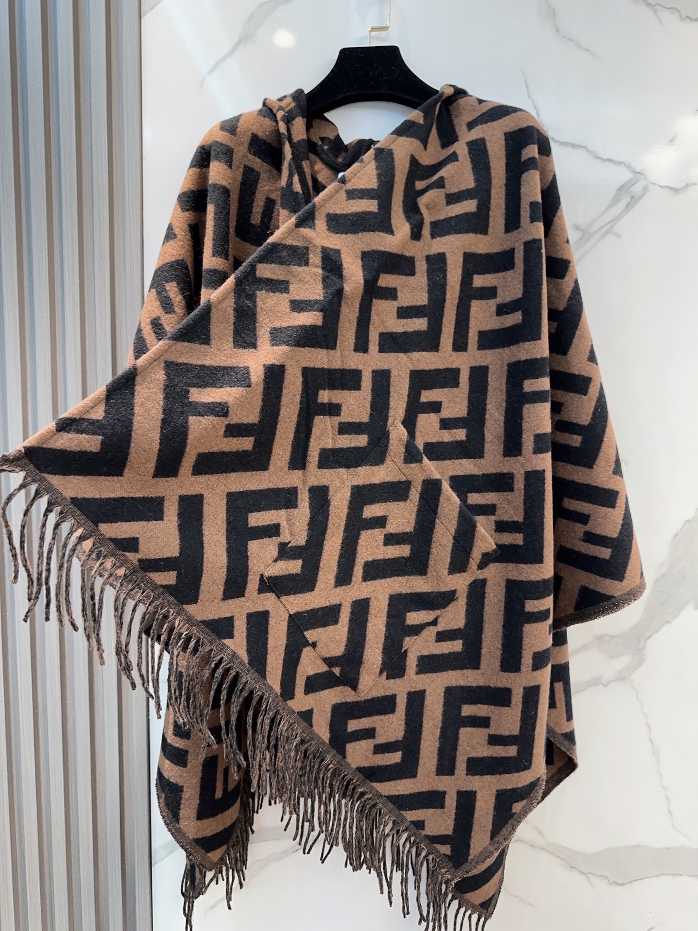 【▪️同步专柜!Fendi限量款斗篷披肩】重磅!!纯羊绒打造!!此款FF披风是Fendi芬迪秋冬限量新款