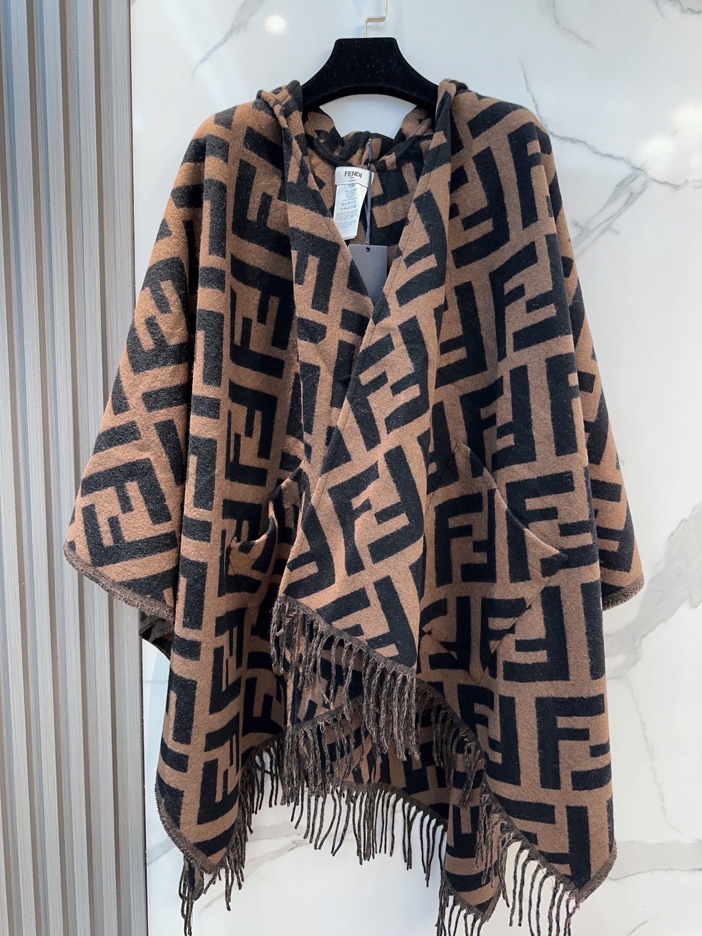 【▪️同步专柜!Fendi限量款斗篷披肩】重磅!!纯羊绒打造!!此款FF披风是Fendi芬迪秋冬限量新款