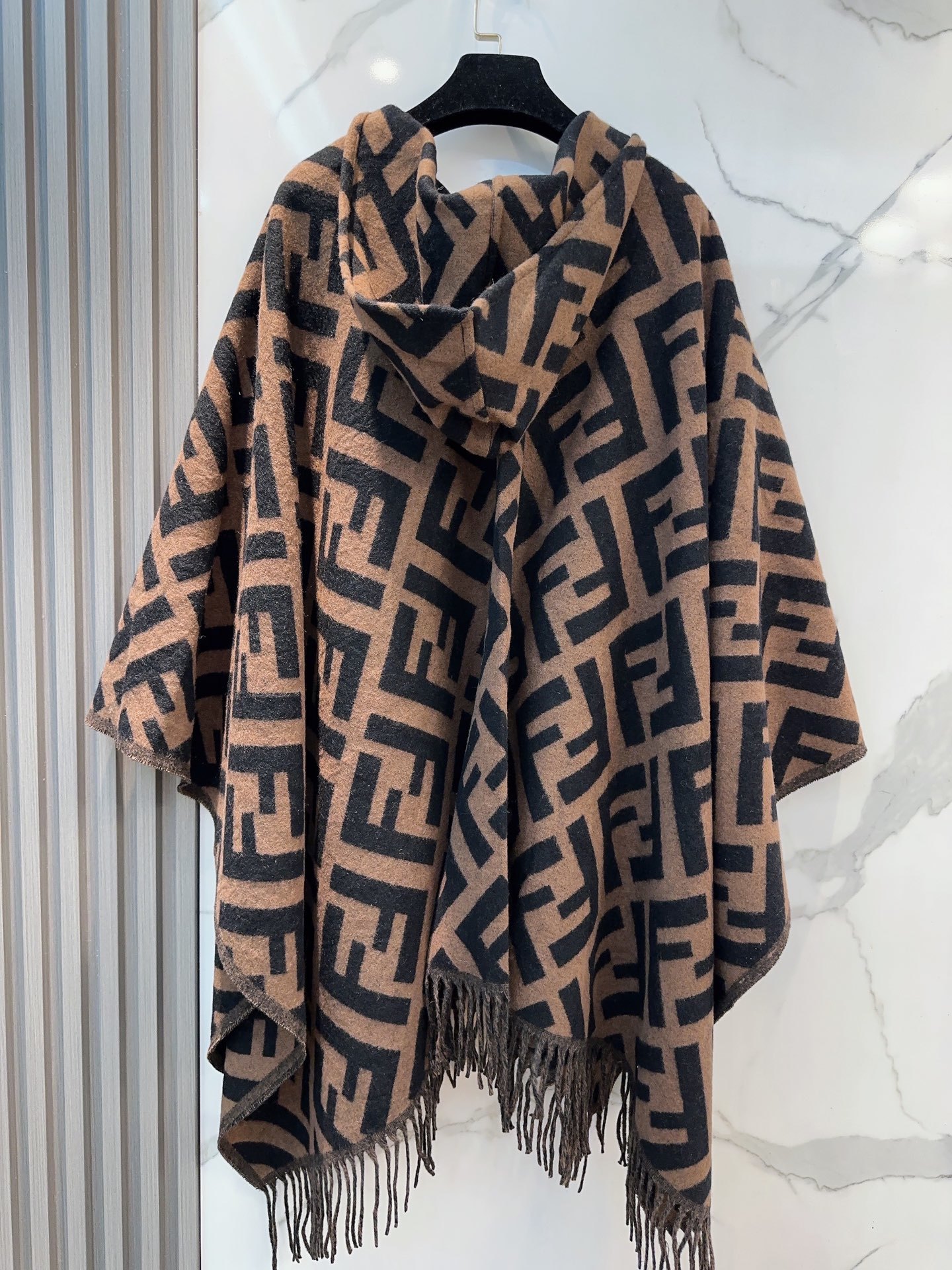 【▪️同步专柜!Fendi限量款斗篷披肩】重磅!!纯羊绒打造!!此款FF披风是Fendi芬迪秋冬限量新款