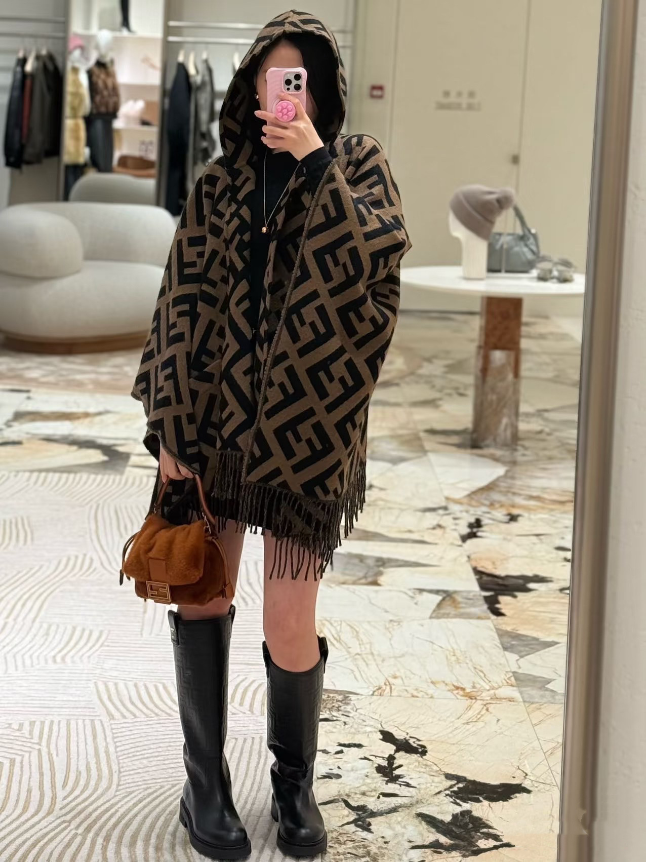 【▪️同步专柜！Fendi限量款斗篷披肩】重磅！！纯羊绒打造！！此款FF披风是Fendi芬迪秋冬限量新款