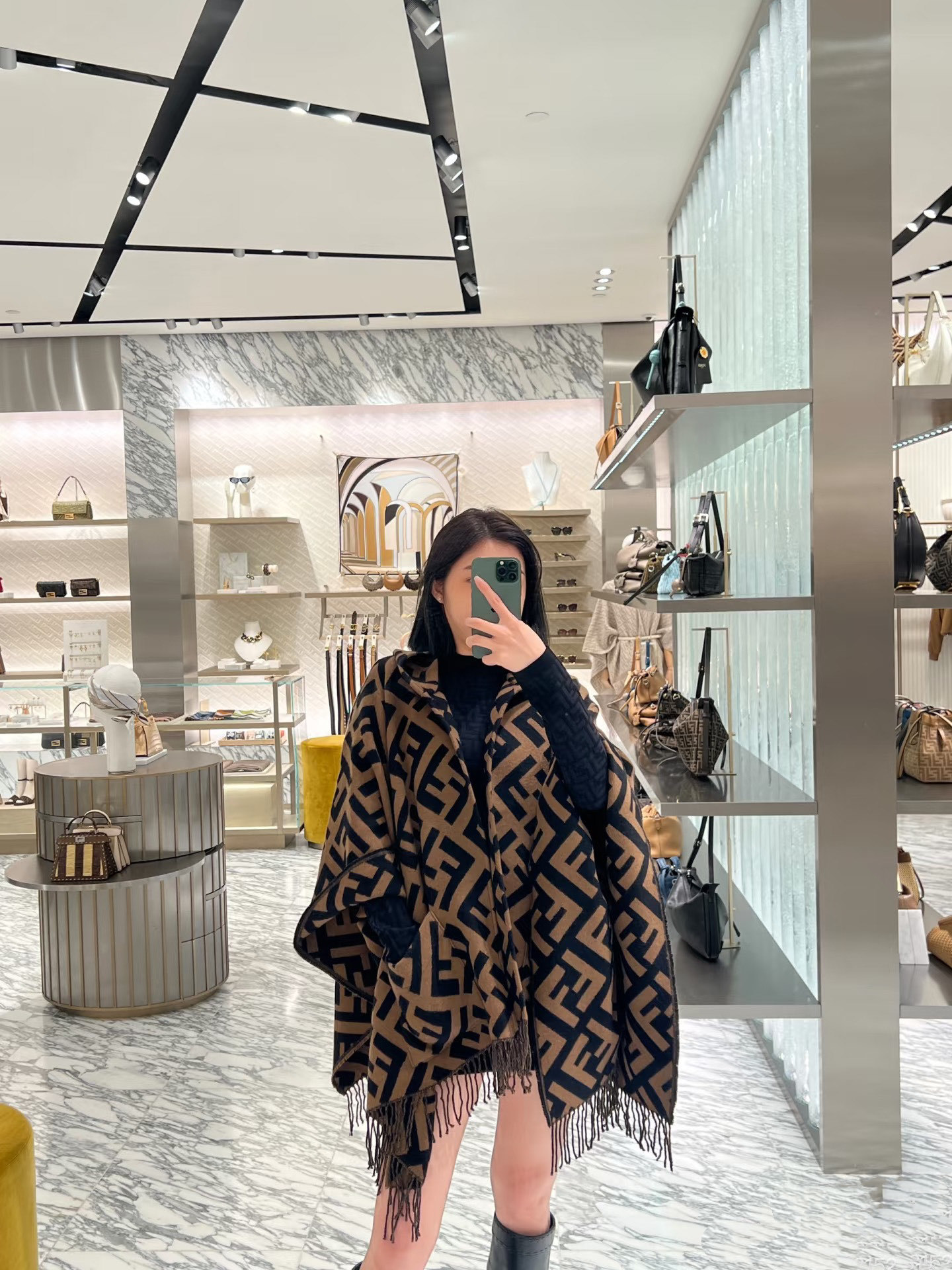 【▪️同步专柜!Fendi限量款斗篷披肩】重磅!!纯羊绒打造!!此款FF披风是Fendi芬迪秋冬限量新款