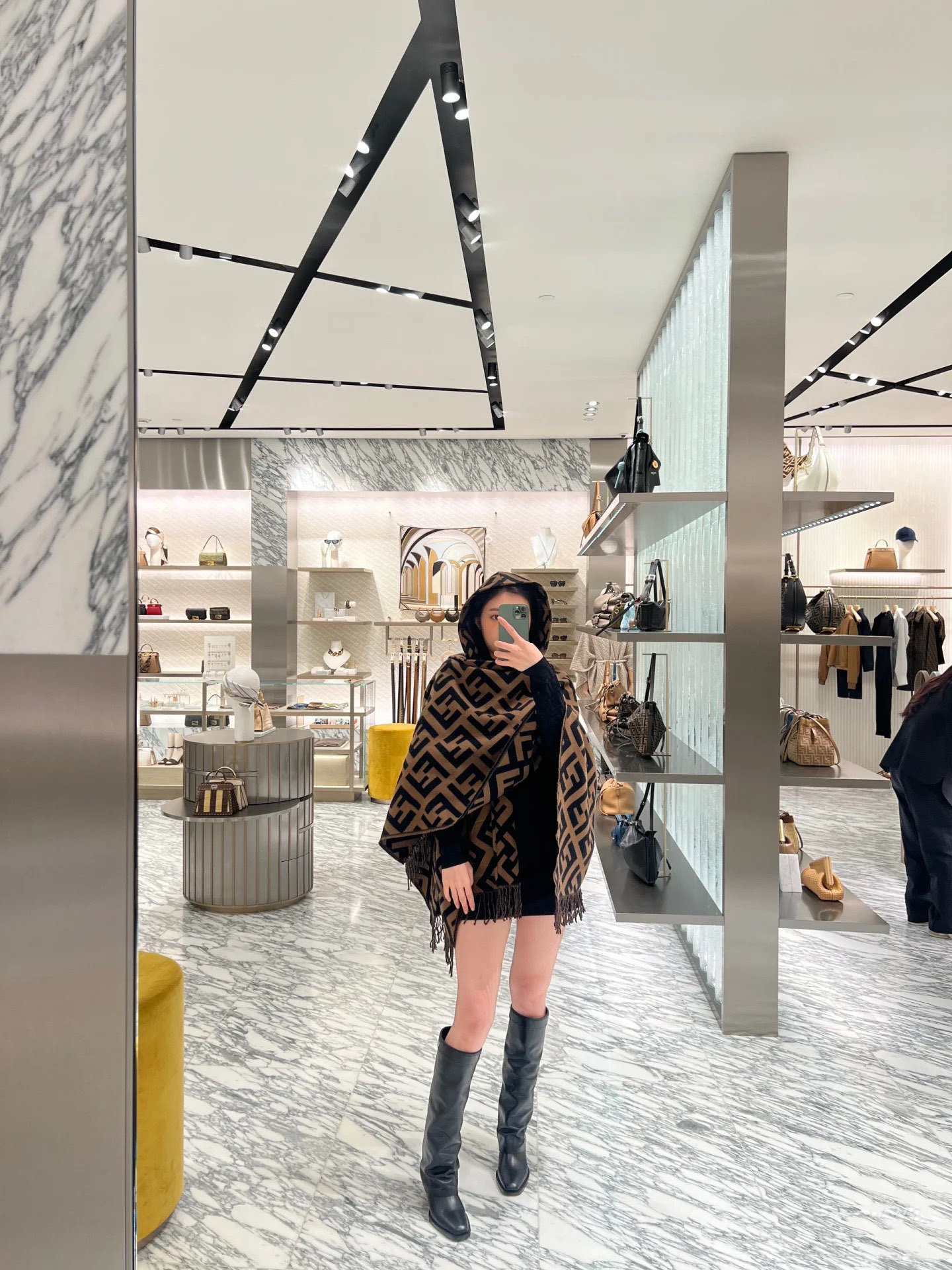 【▪️同步专柜!Fendi限量款斗篷披肩】重磅!!纯羊绒打造!!此款FF披风是Fendi芬迪秋冬限量新款