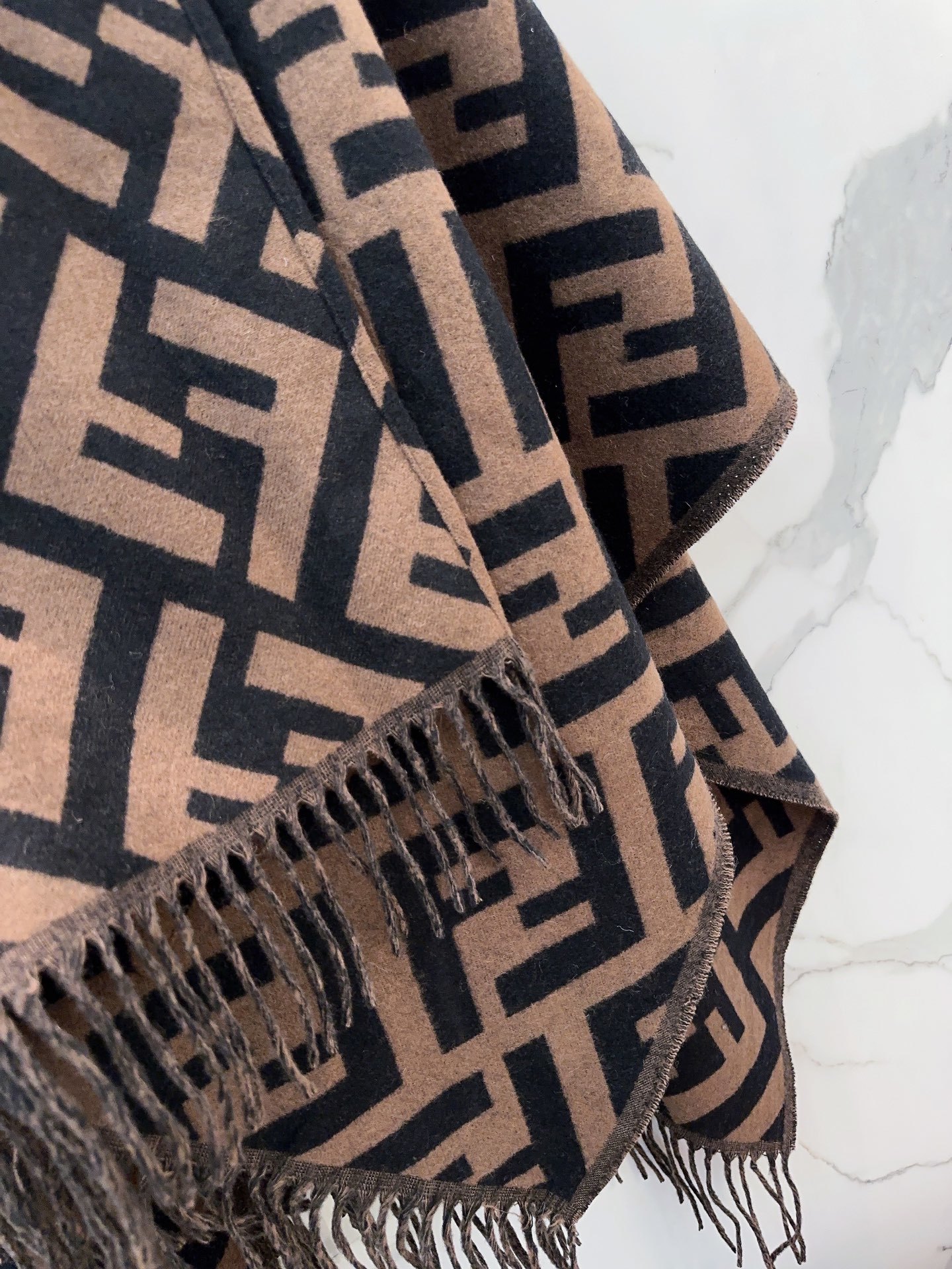 【▪️同步专柜!Fendi限量款斗篷披肩】重磅!!纯羊绒打造!!此款FF披风是Fendi芬迪秋冬限量新款