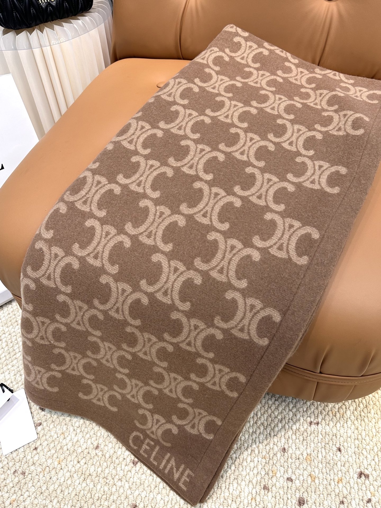 赛琳双面提花家居毛毯 经典赛琳logo矩阵图案，三段卷边 手感柔软 亲肤感极佳 原版原标 小众好货 车载
