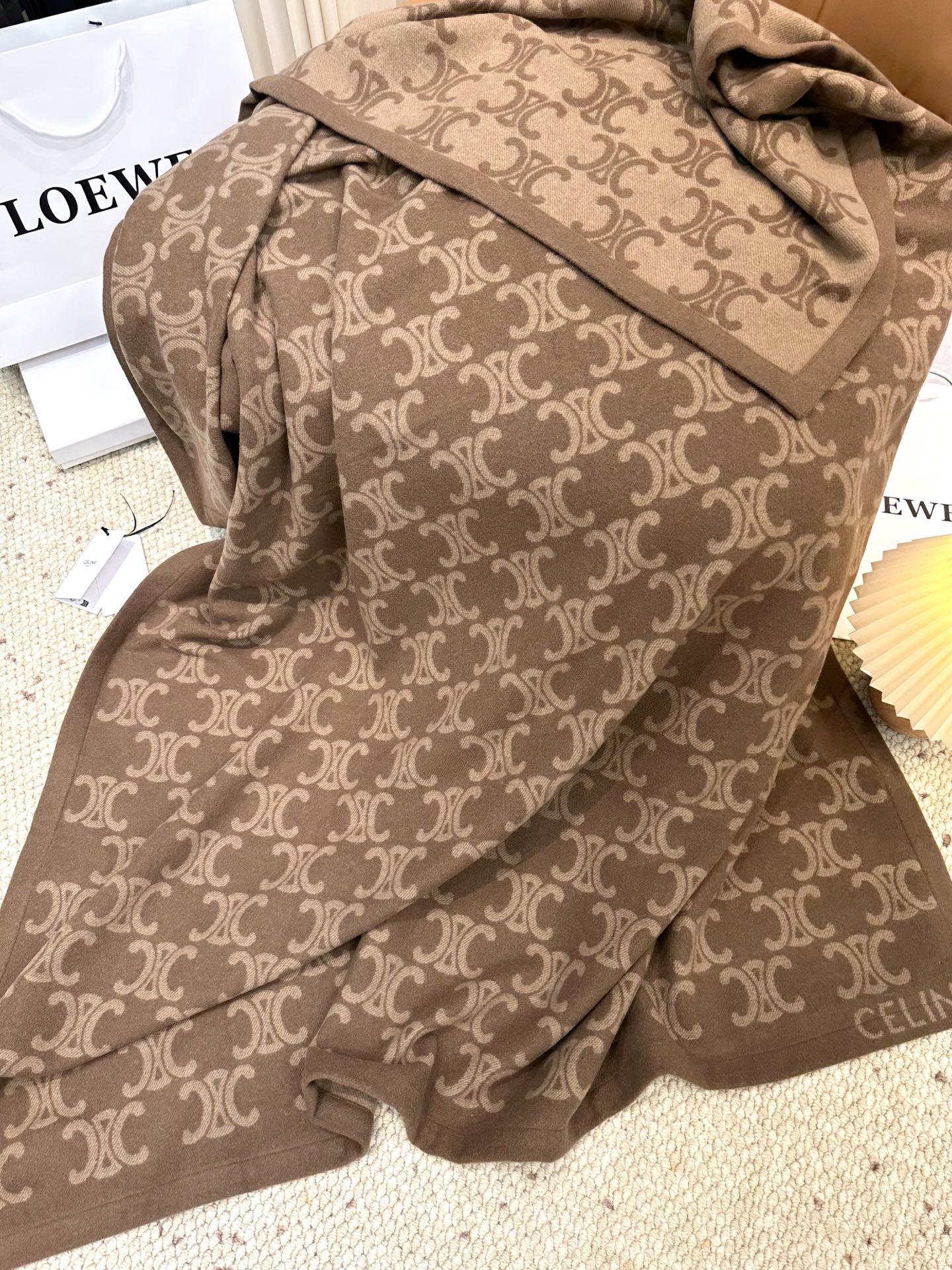 赛琳双面提花家居毛毯 经典赛琳logo矩阵图案，三段卷边 手感柔软 亲肤感极佳 原版原标 小众好货 车载