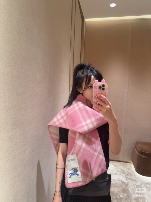 Elegant Burberry Pink Check Scarf Wool Blend, 30x182cm - Unisex Design 1 Elegant Burberry Pink Check Scarf Wool Blend, 30x182cm - Unisex Design