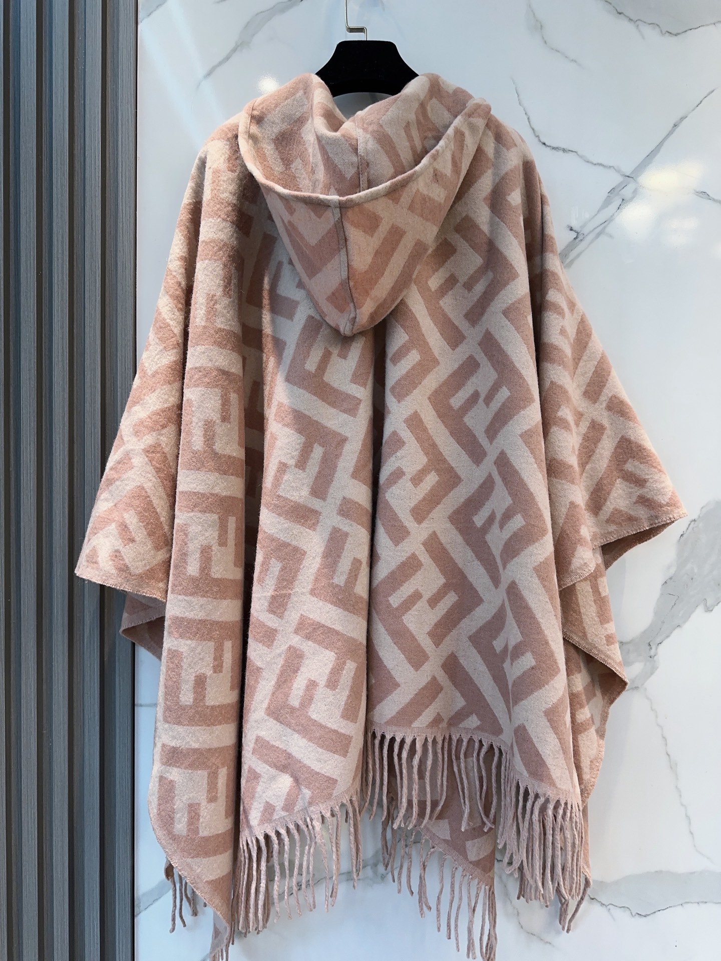 【▪️同步专柜!Fendi限量款斗篷披肩】重磅!!纯羊绒打造!!此款FF披风是Fendi芬迪秋冬限量新款