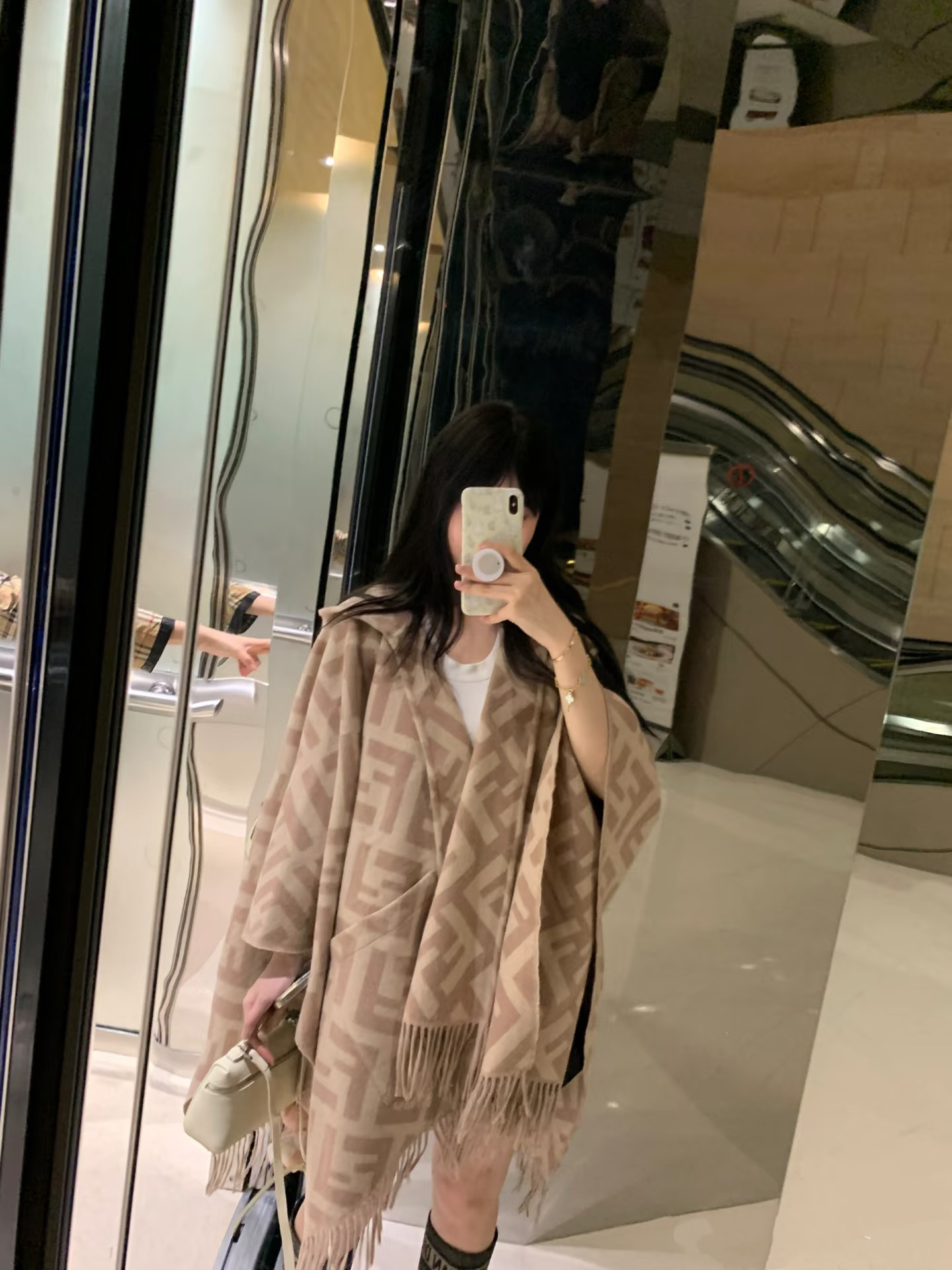 【▪️同步专柜！Fendi限量款斗篷披肩】重磅！！纯羊绒打造！！此款FF披风是Fendi芬迪秋冬限量新款