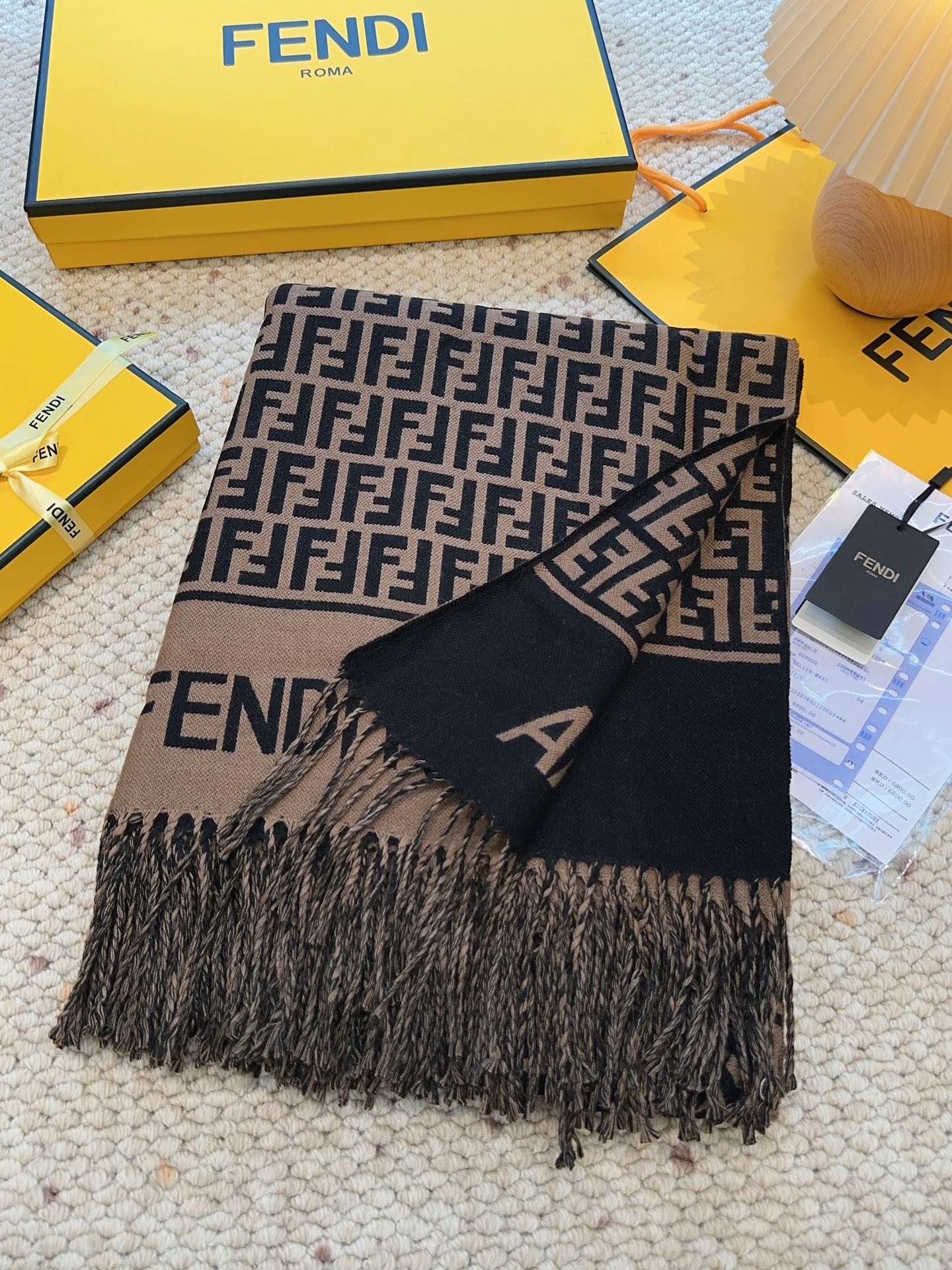 【▪️同步专柜！Fendi限量款斗篷披肩】重磅！！精心打造！！此款FF披风是Fendi芬迪秋冬限量新款！