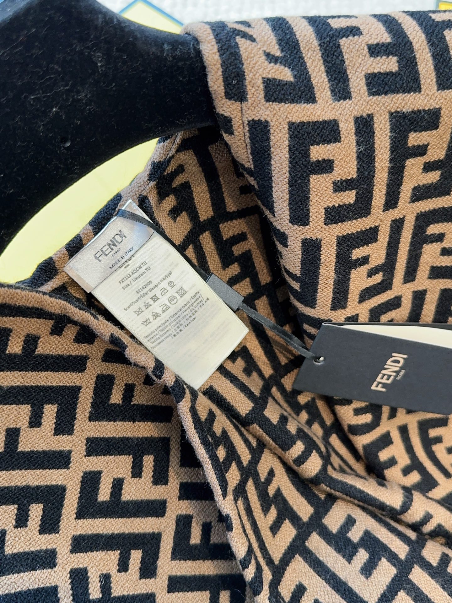 【▪️同步专柜！Fendi限量款斗篷披肩】重磅！！精心打造！！此款FF披风是Fendi芬迪秋冬限量新款！