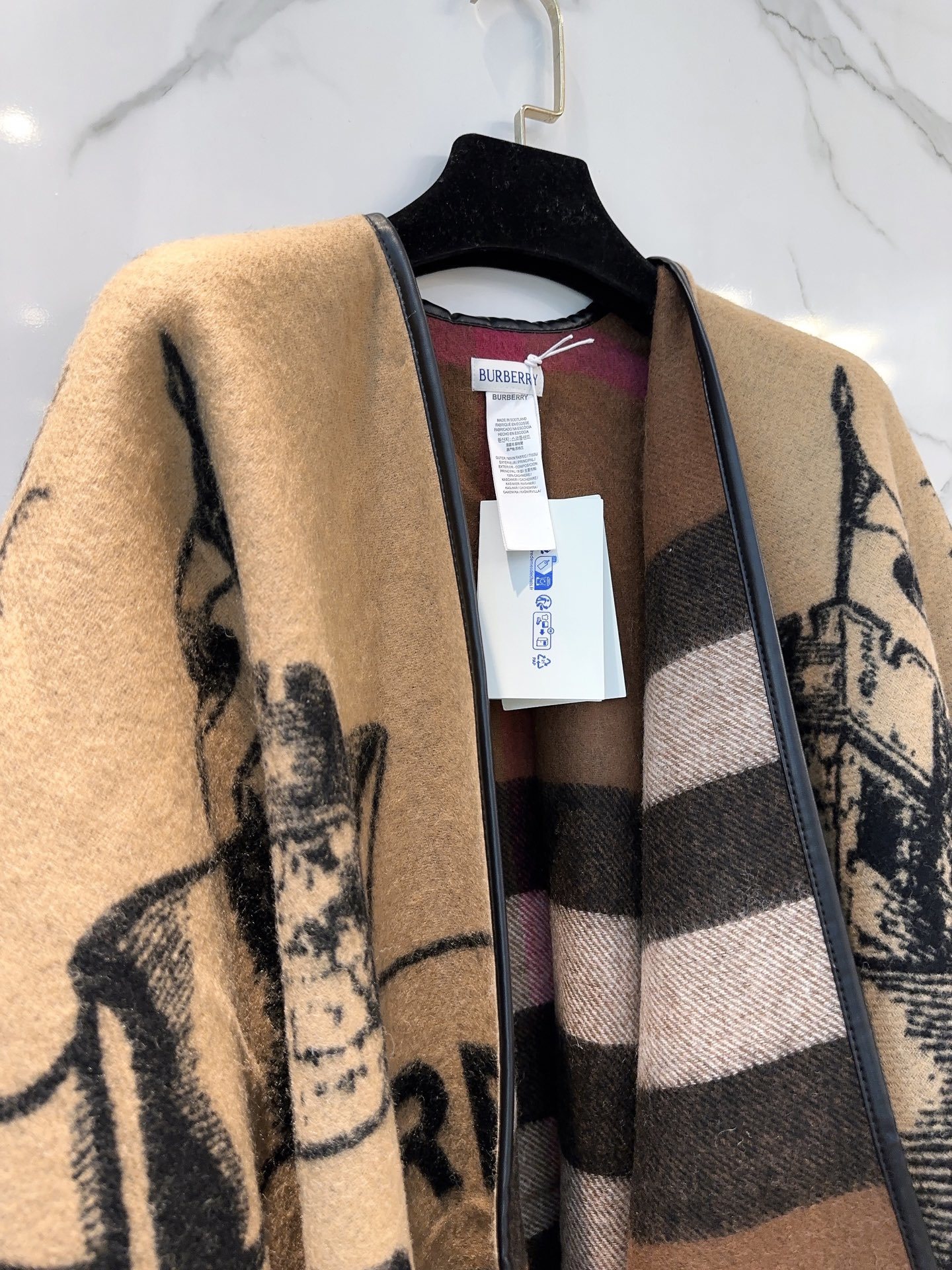 原单burberry最新款骑士战马双面提花披肩斗篷‼️经典中的经典.❗️这批原单全包.本来订制出口单.但