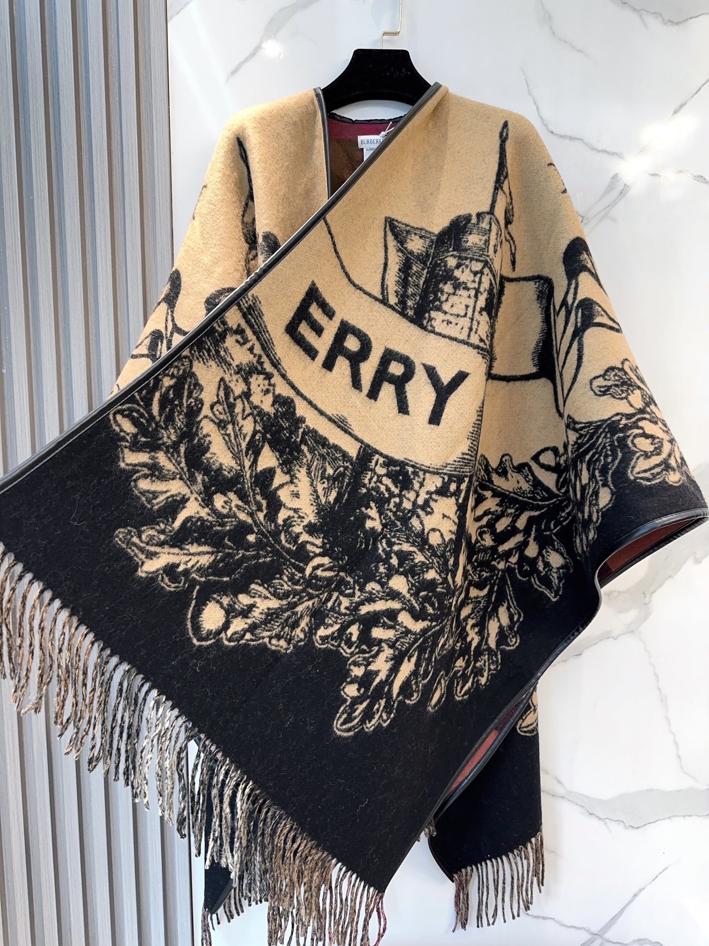 原单burberry最新款骑士战马双面提花披肩斗篷‼️经典中的经典.❗️这批原单全包.本来订制出口单.但