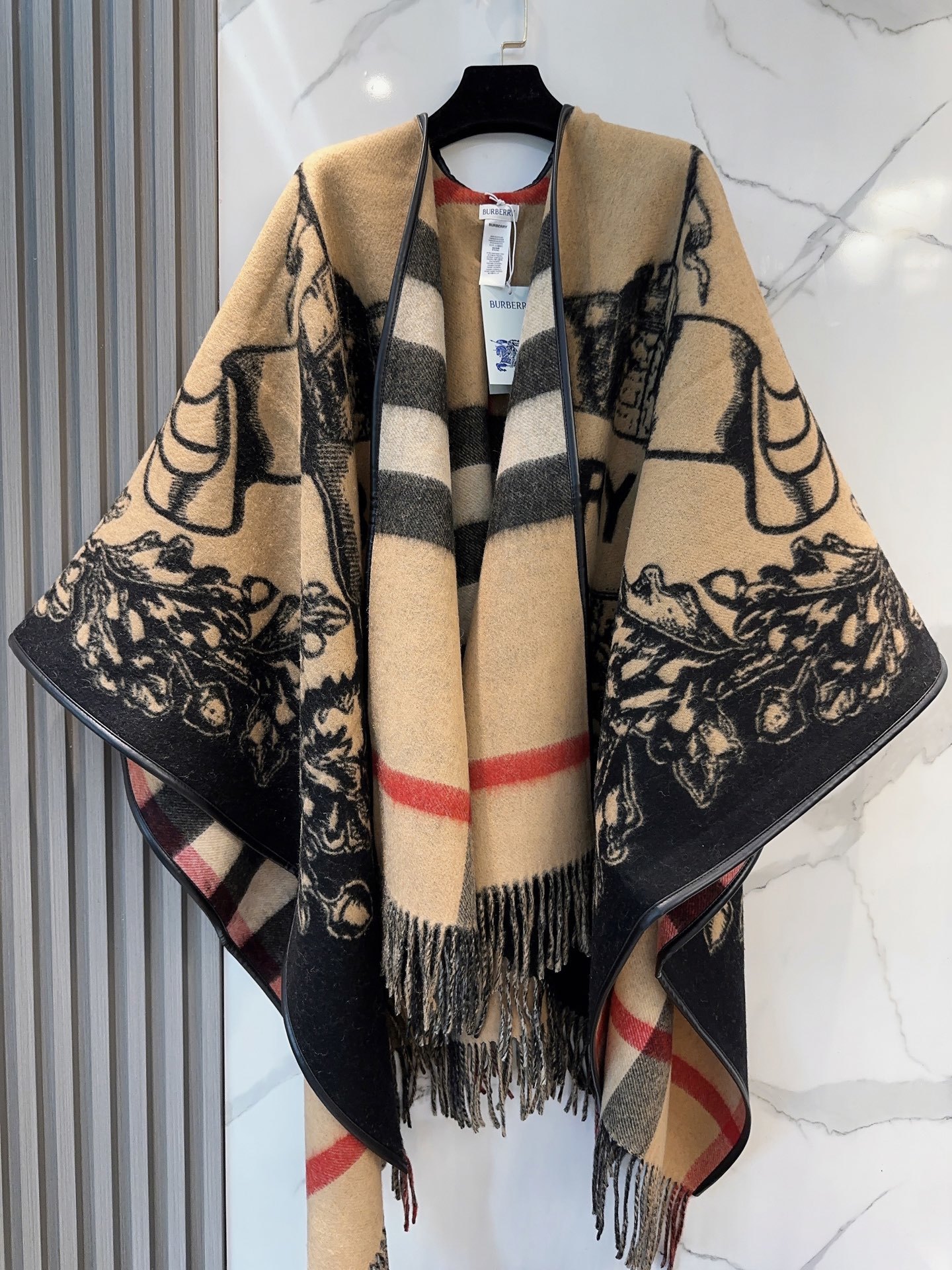 原单burberry最新款骑士战马双面提花披肩斗篷‼️经典中的经典.❗️这批原单全包.本来订制出口单.但