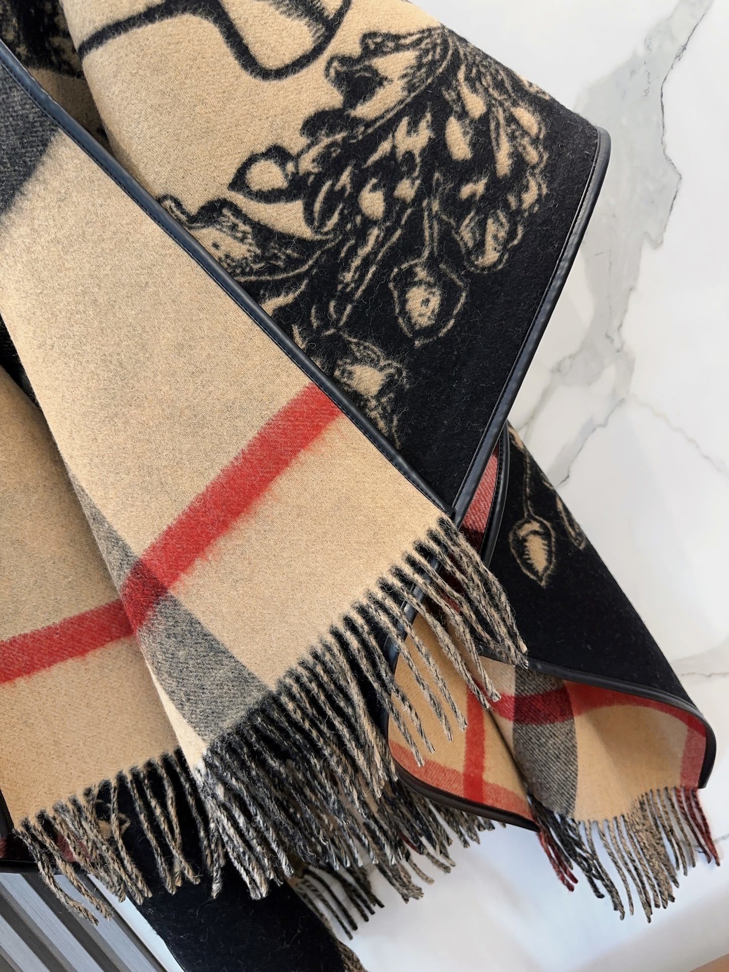 原单burberry最新款骑士战马双面提花披肩斗篷‼️经典中的经典.❗️这批原单全包.本来订制出口单.但