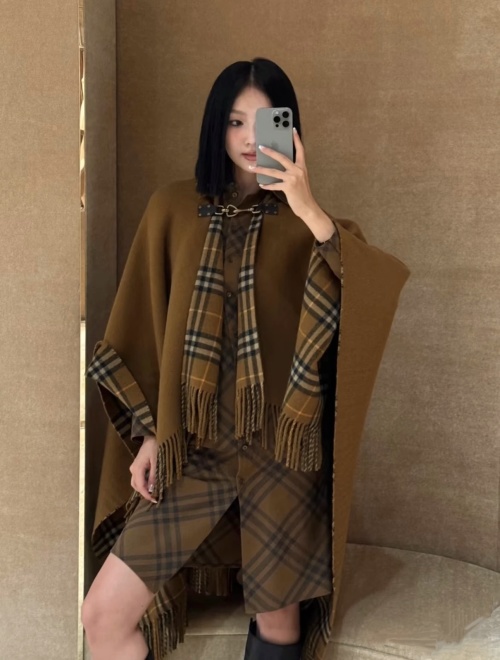 Burberry Limited Edition Reversible Wool Cape with Equestrian-Inspired Clasp 1 Burberry Limited Edition Reversible Wool Cape with Equestrian-Inspired Clasp