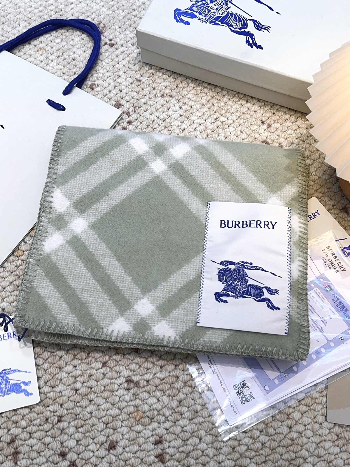 Burberry可遇不可求的王炸级单品，绝对是独家级别，工艺与材料完全与正品无区别，粗犷耐用，厚实保暖 