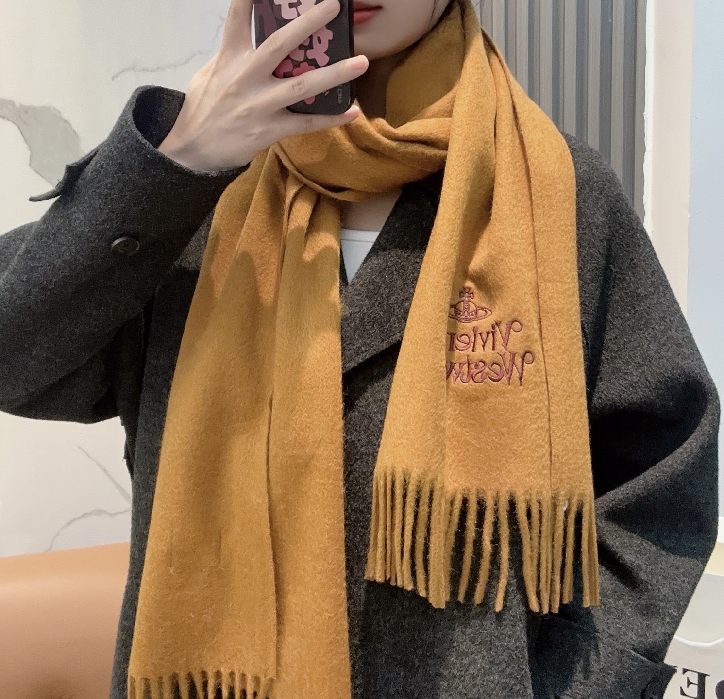 𝐕𝐢𝐯𝐢𝐞𝐧𝐧𝐞 𝐖𝐞𝐬𝐭𝐰𝐨𝐨𝐝🪐✨【薇薇安 · 西太后】极品山羊绒小围巾，送人自留都太高大上了😍重磅