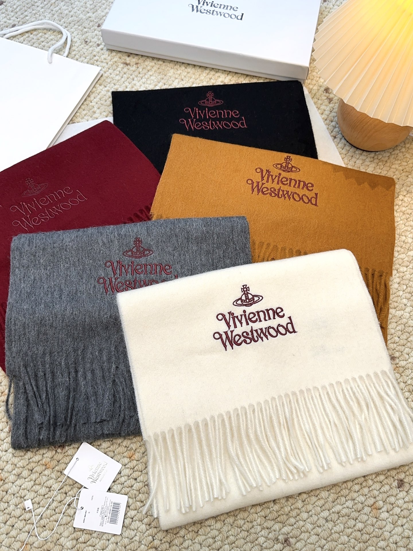 𝐕𝐢𝐯𝐢𝐞𝐧𝐧𝐞 𝐖𝐞𝐬𝐭𝐰𝐨𝐨𝐝🪐✨【薇薇安 · 西太后】极品山羊绒小围巾，送人自留都太高大上了😍重磅